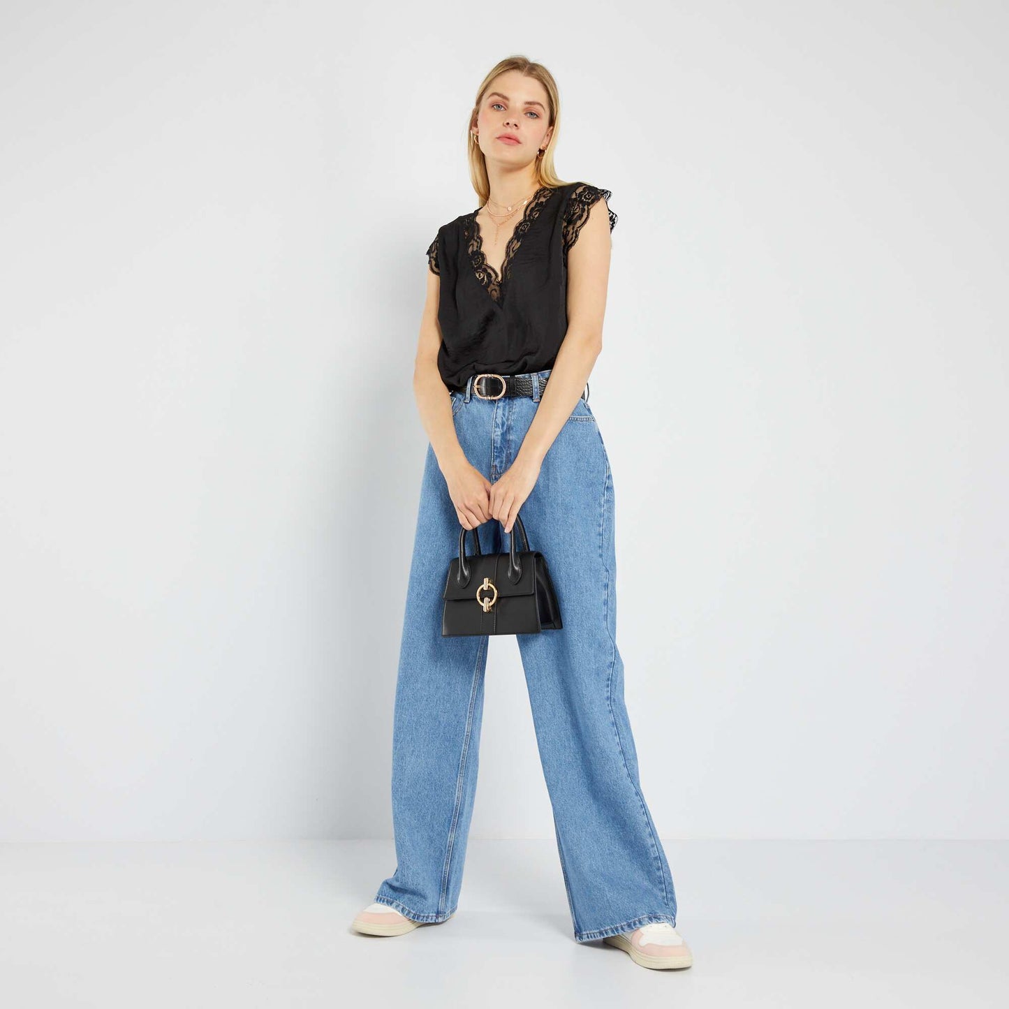 Blouse satinée avec dentelle noir