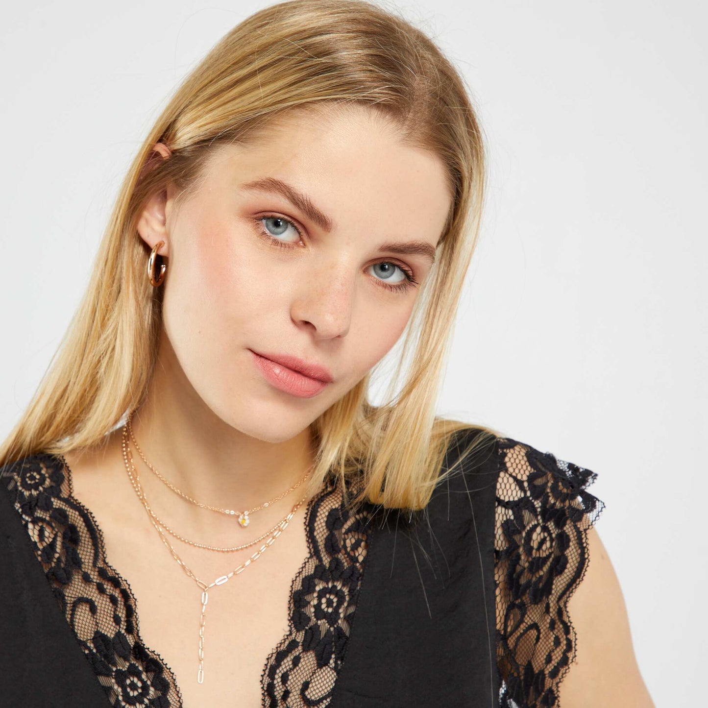 Blouse satinée avec dentelle noir