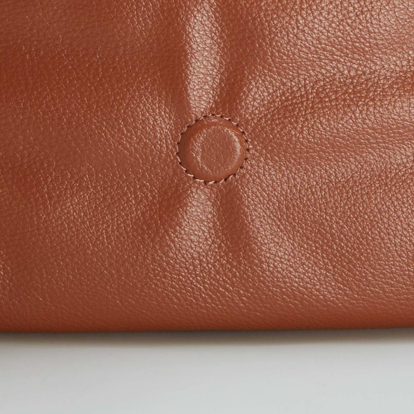 Sac enveloppe à chaine bandoulière Marron