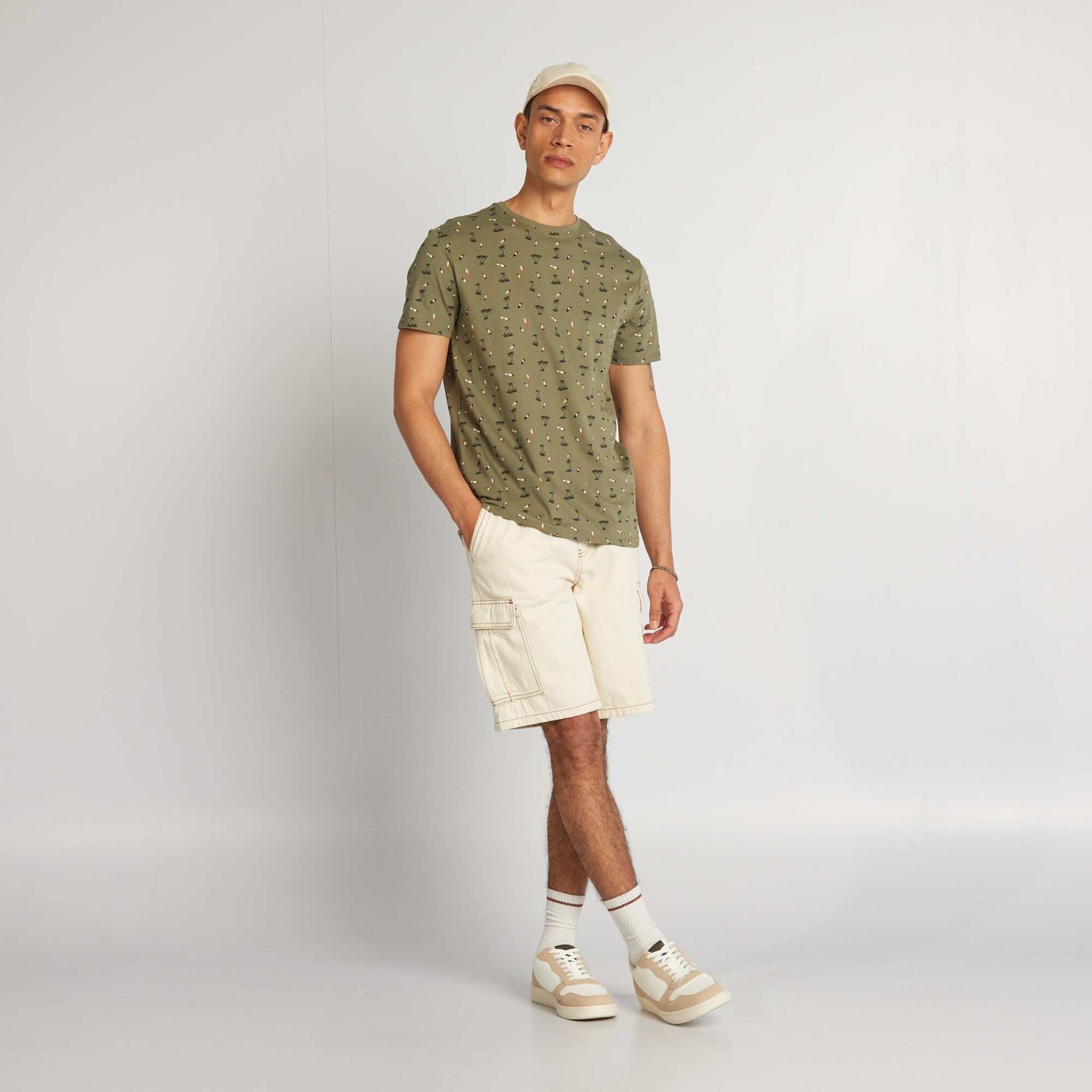 T-shirt en coton imprimé à col rond Kaki 'surf'