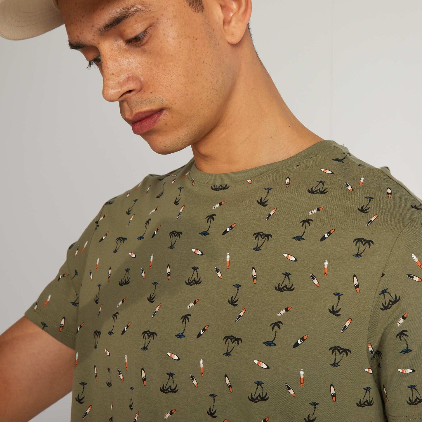 T-shirt en coton imprimé à col rond Kaki 'surf'