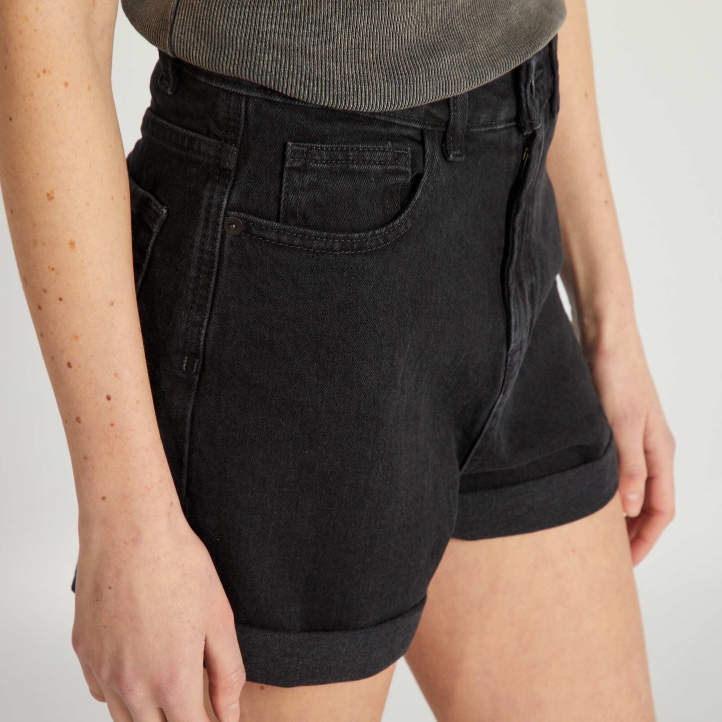 Short en jean Gris
