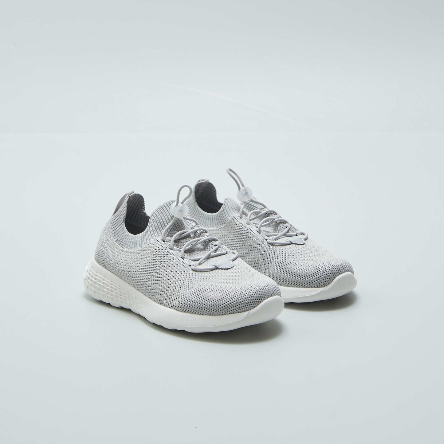 Baskets type running Gris