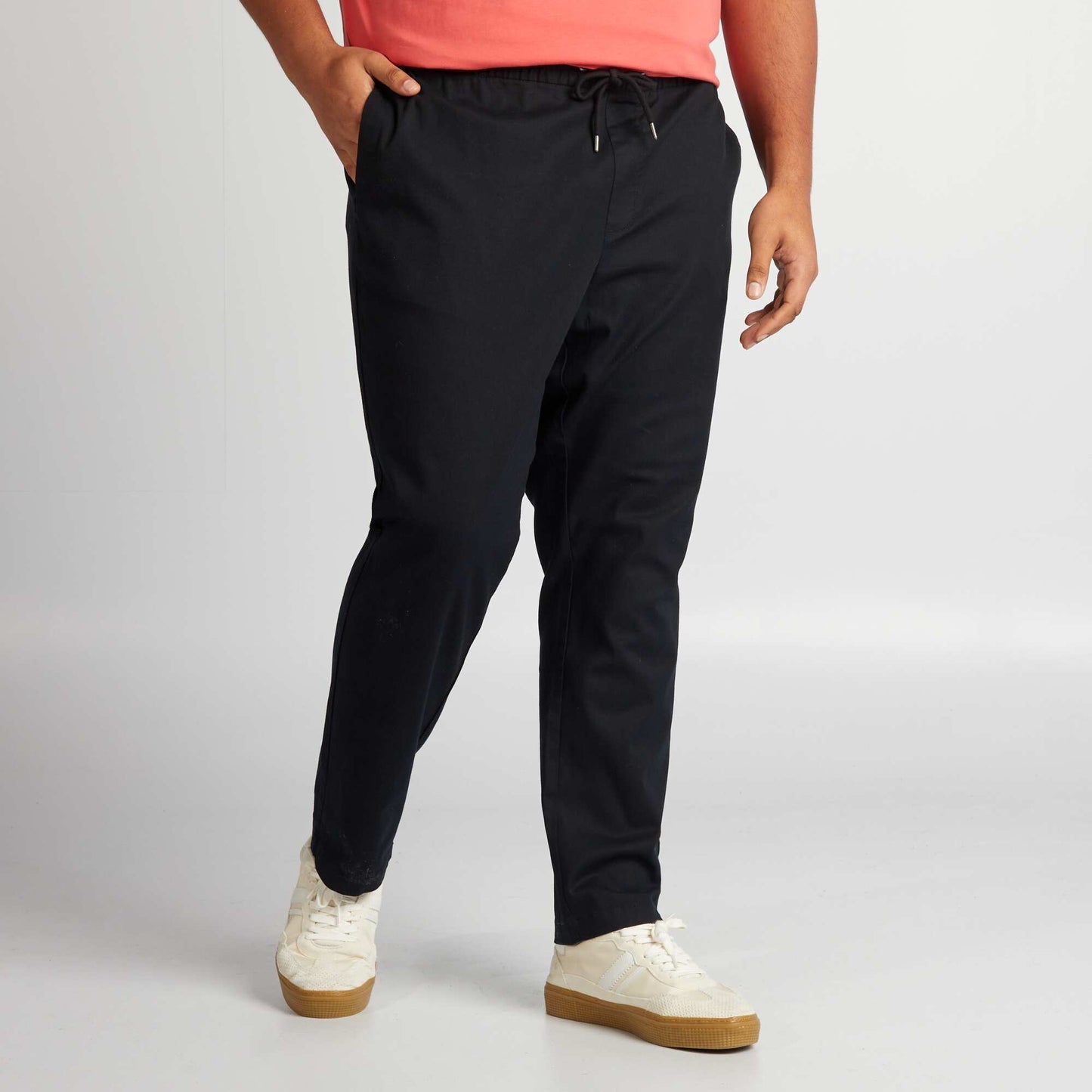 Pantalon chino à taille élastiquée noir