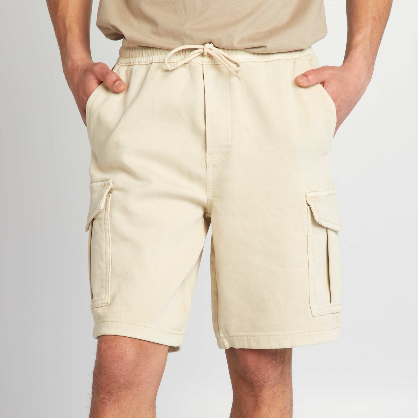 Short avec poches sur les côtés Beige