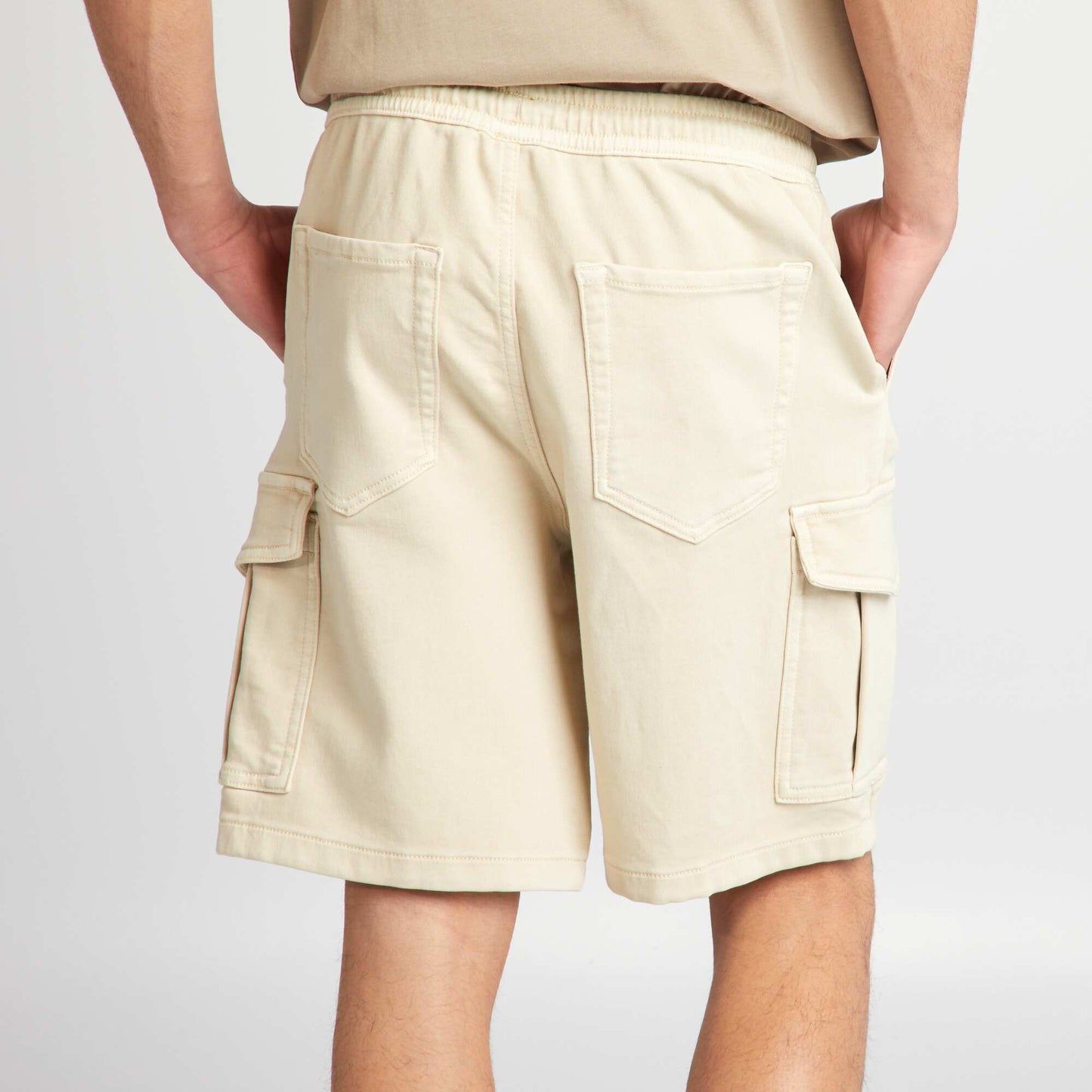 Short avec poches sur les côtés Beige