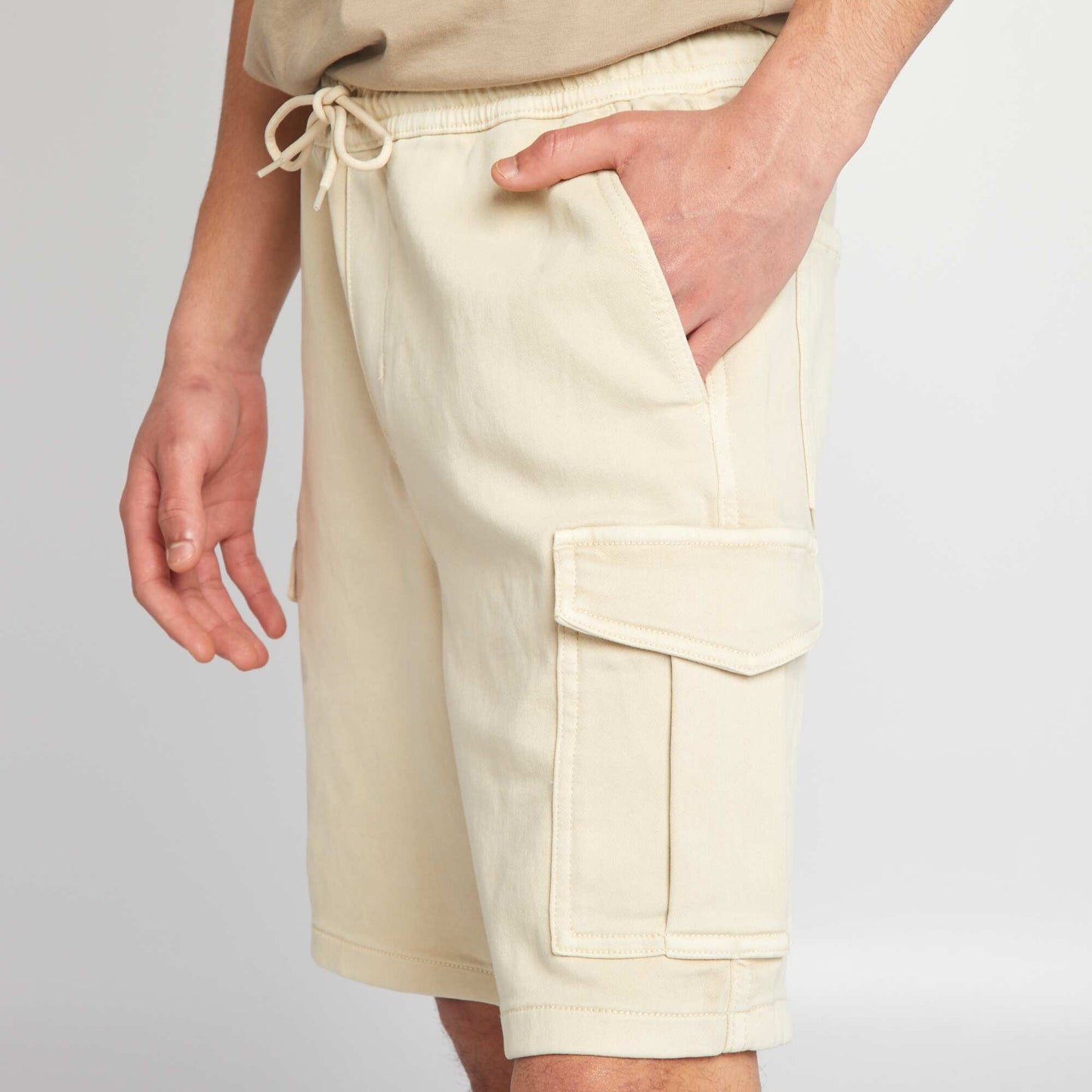 Short avec poches sur les côtés Beige