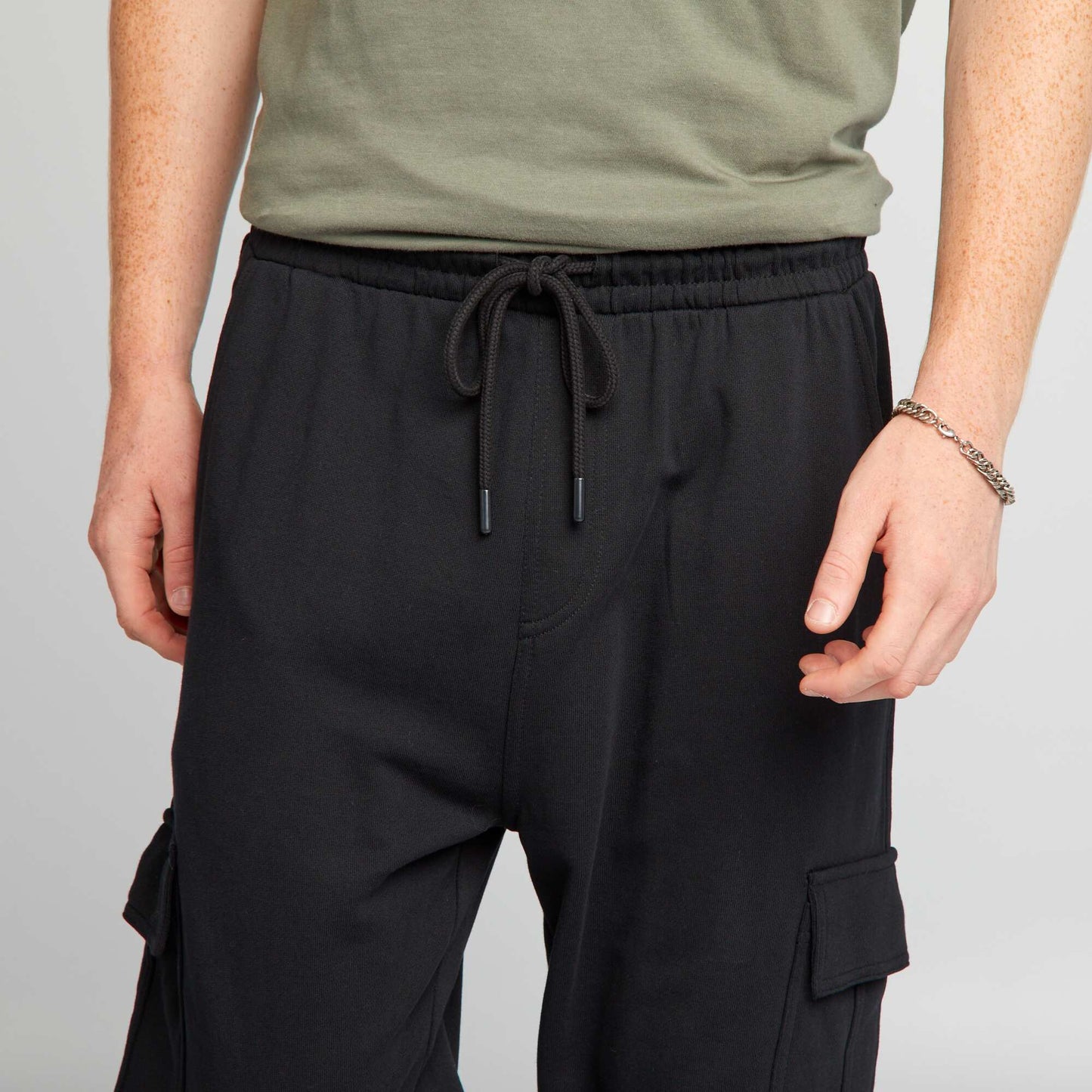 Pantalon de jogging avec poches sur les côtés NOIR
