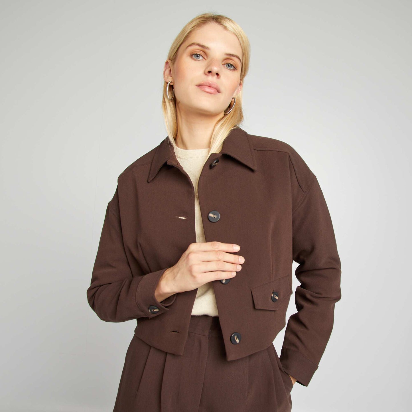 Veste courte à boutons MARRON