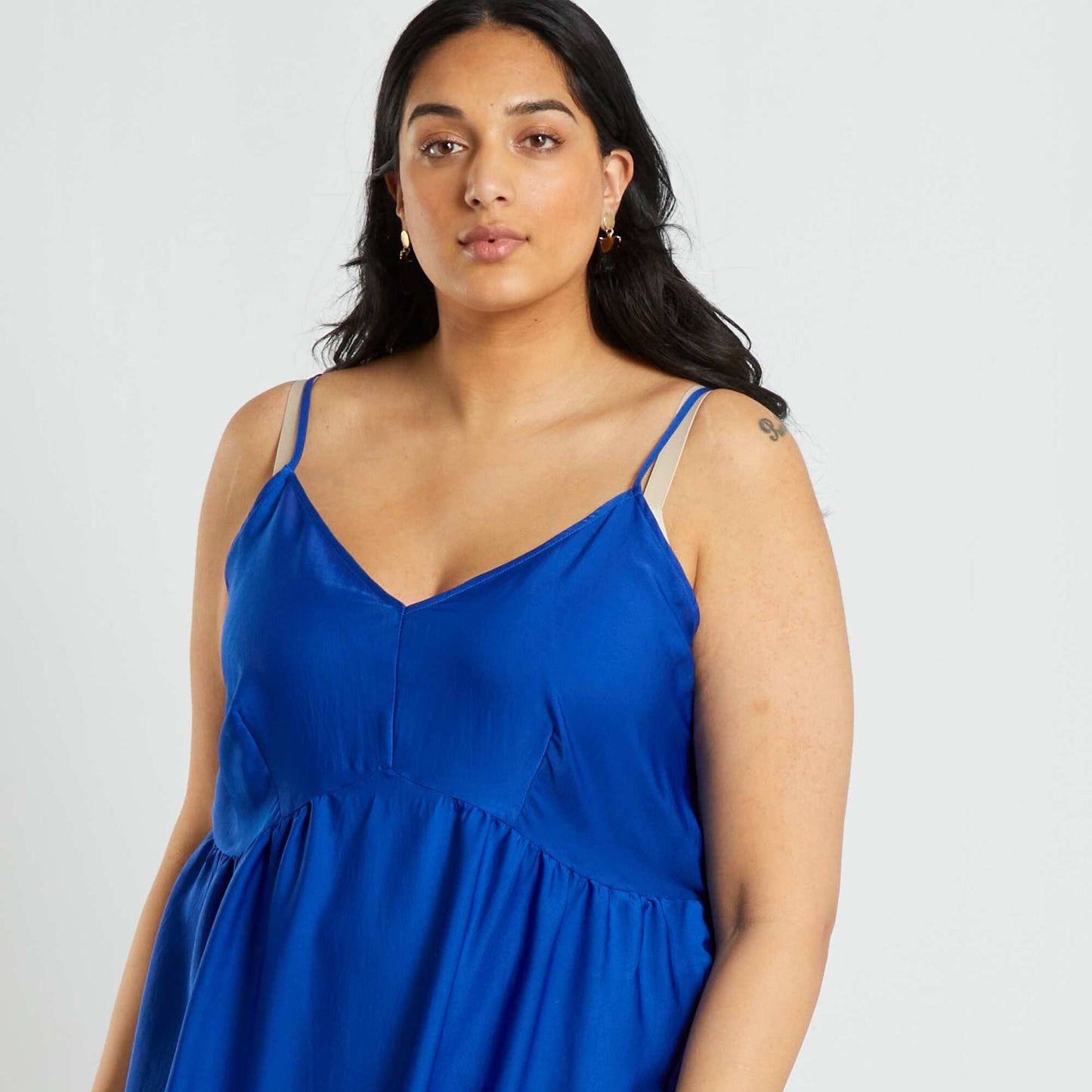 Robe longue satinée à étages bleu