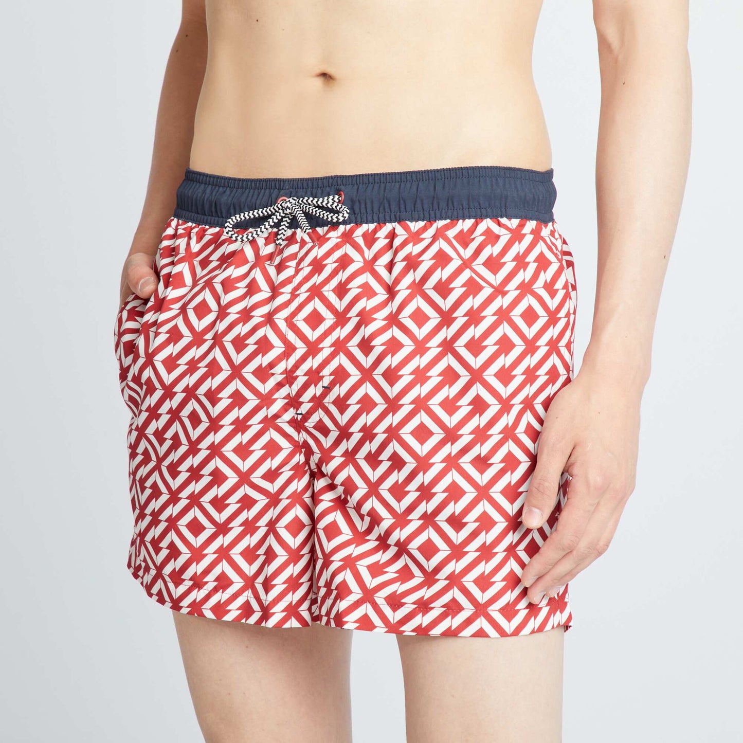 Short de bain avec motifs géométrique Rouge