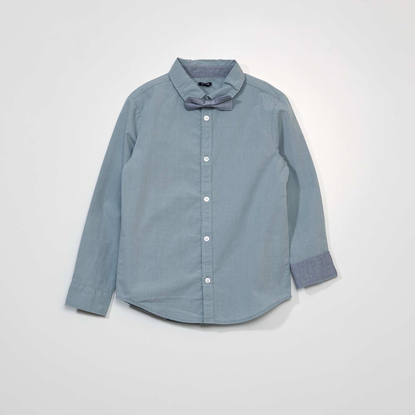 Chemise légère + nœud papillon bleu