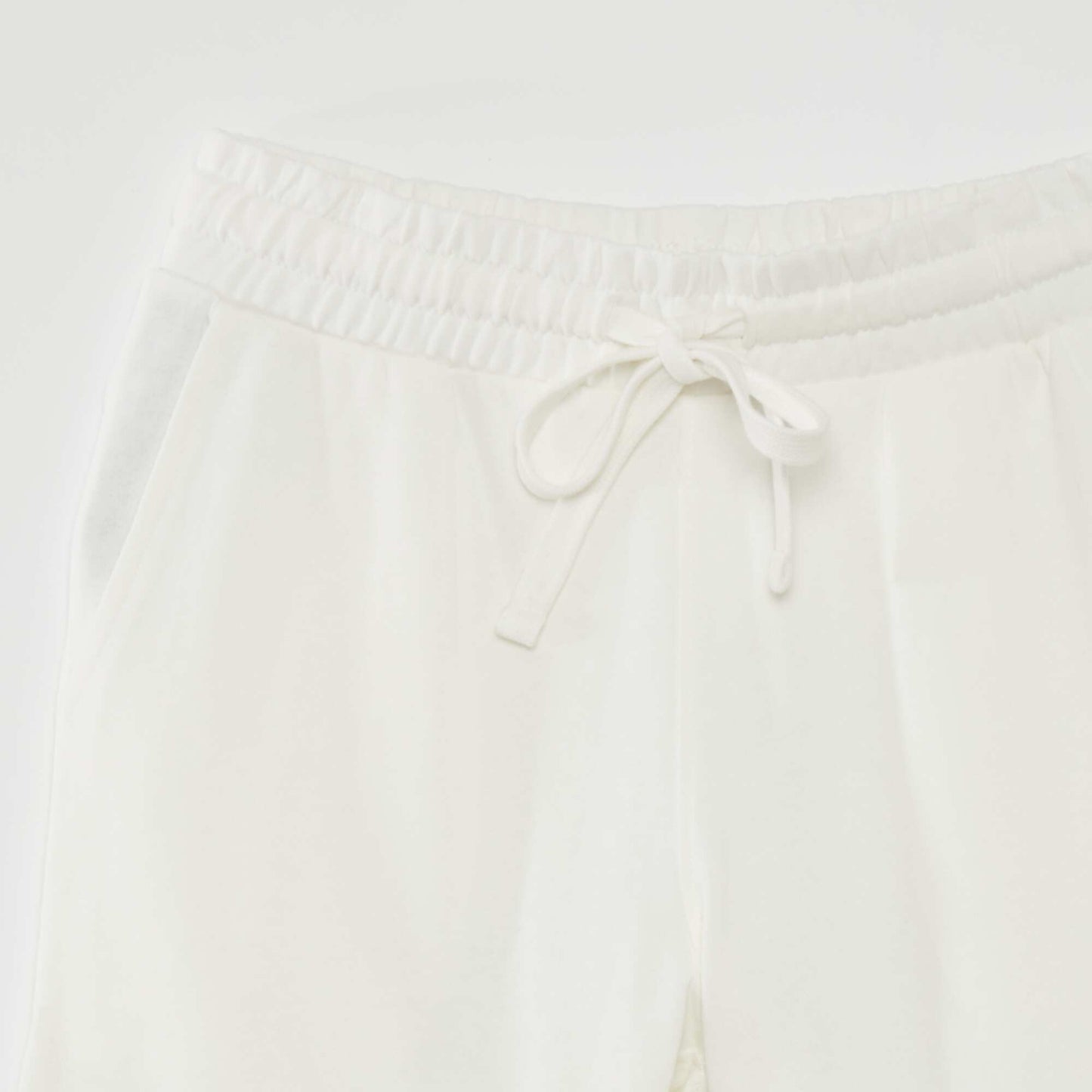 Short uni en molleton blanc