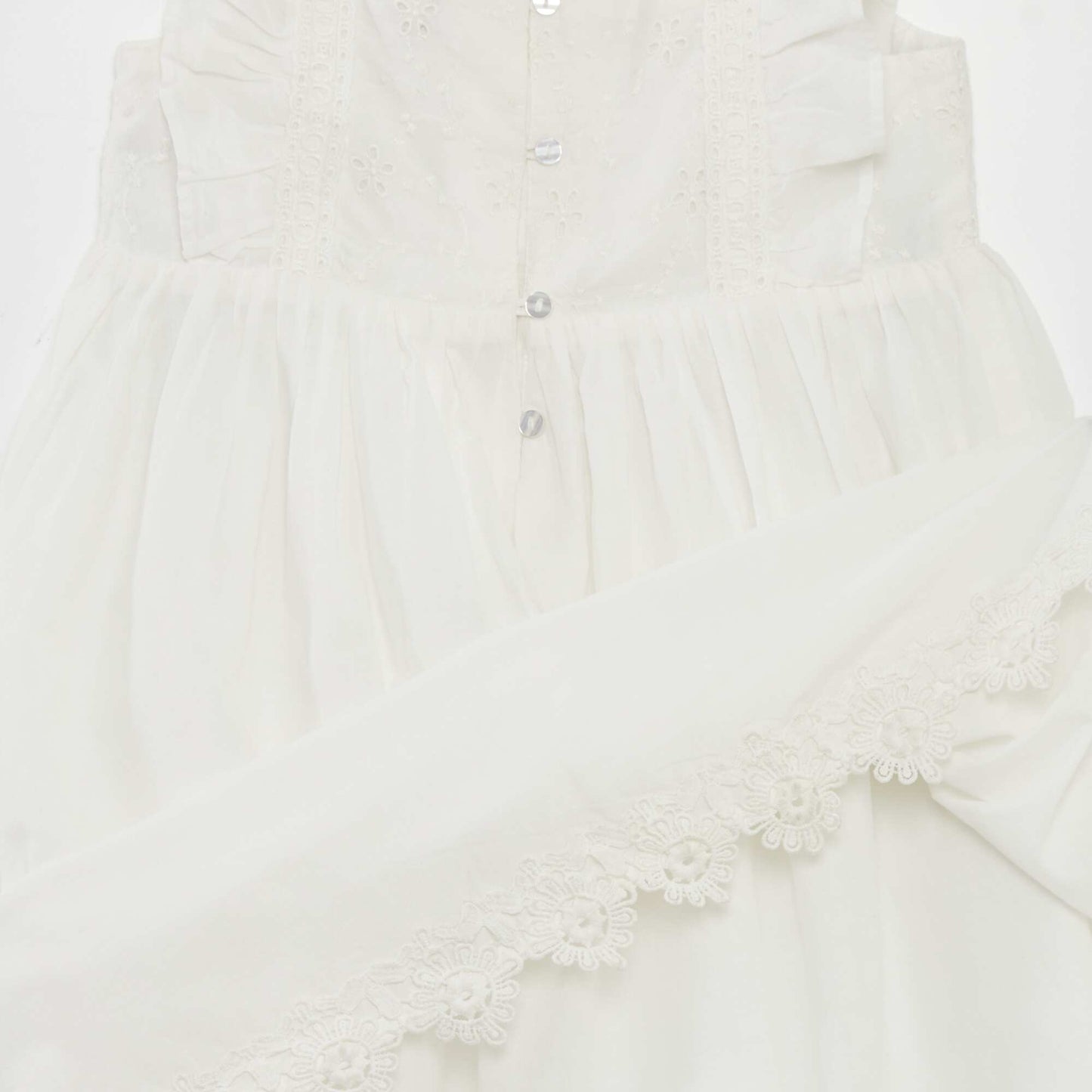 Robe volantée avec broderies blanc