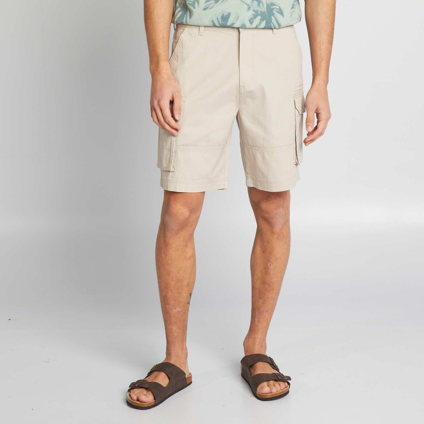 Short chino avec poches sur les côtés beige