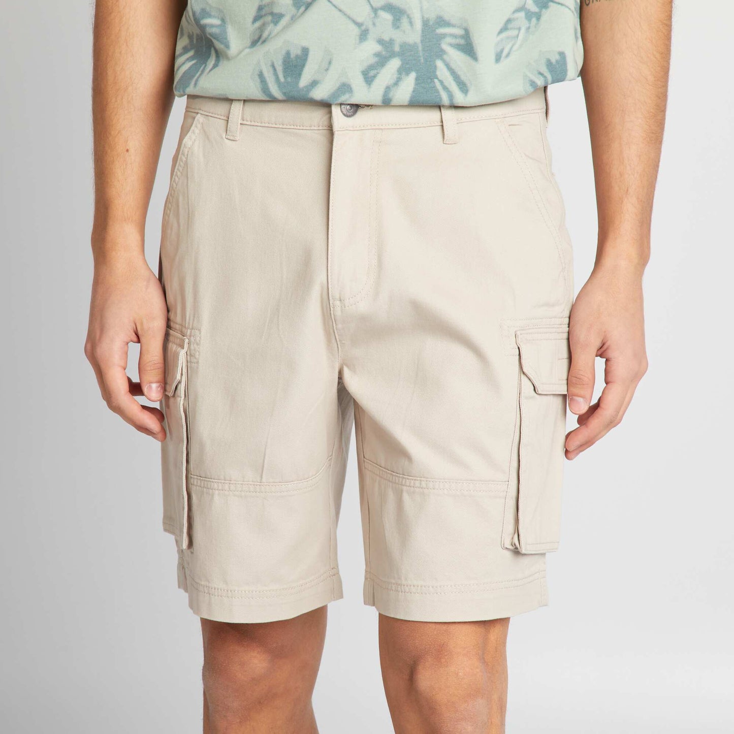 Short chino avec poches sur les côtés beige