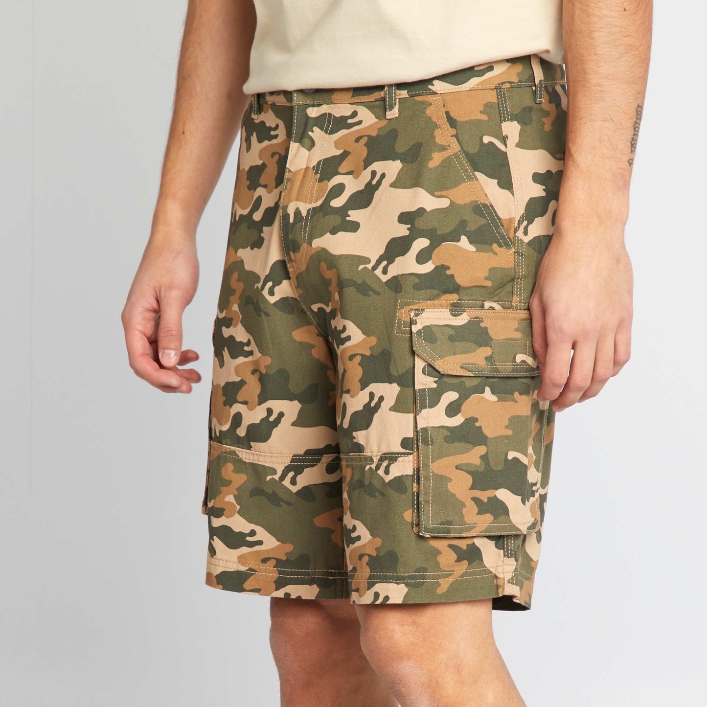 Short chino avec poches sur les côtés Kaki