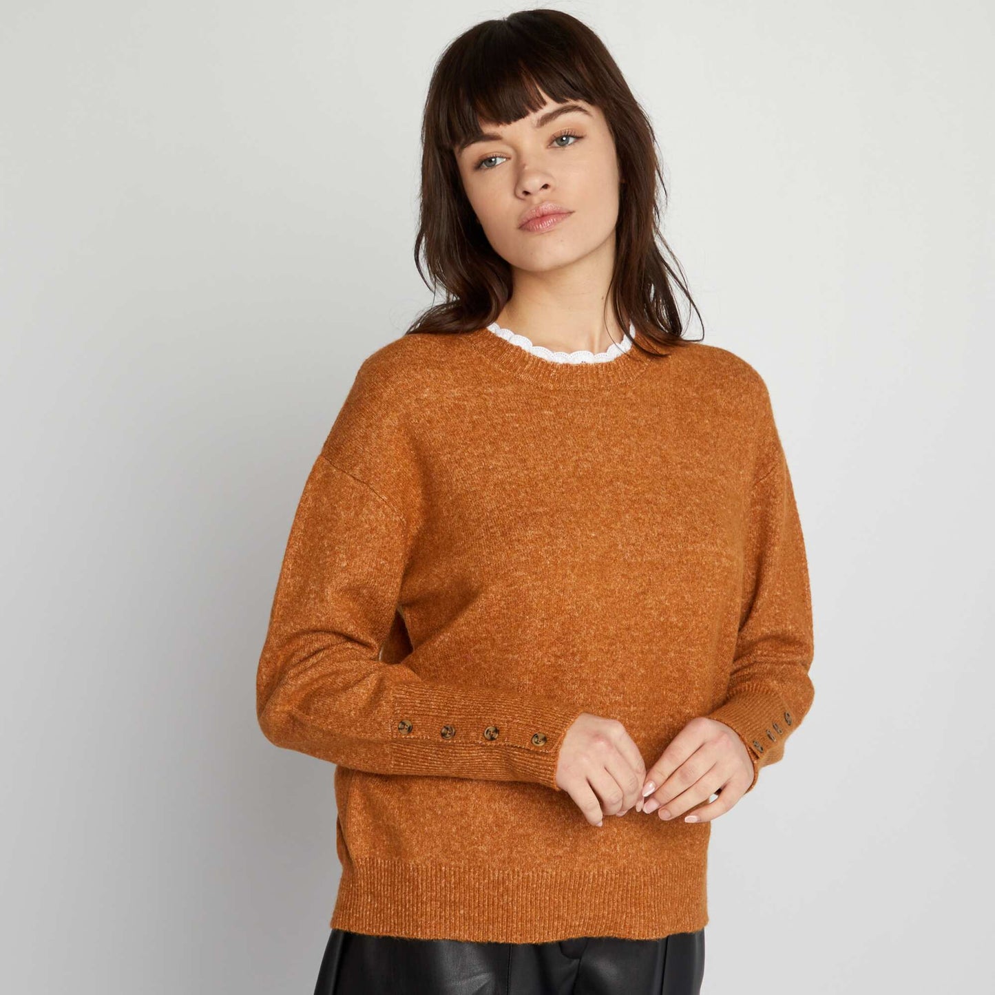 Pull en maille avec col brodé Marron