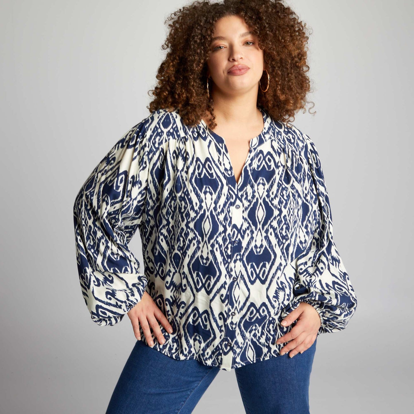 Blouse à col V avec motifs Bleu