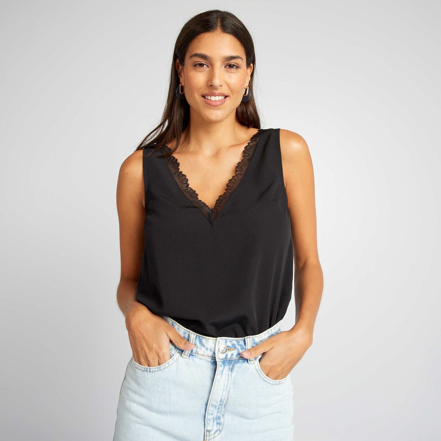 Blouse sans manches avec col en dentelle NOIR