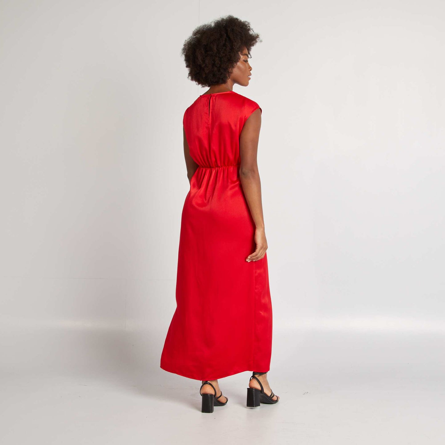 Robe longue satinée effet noué ROUGE