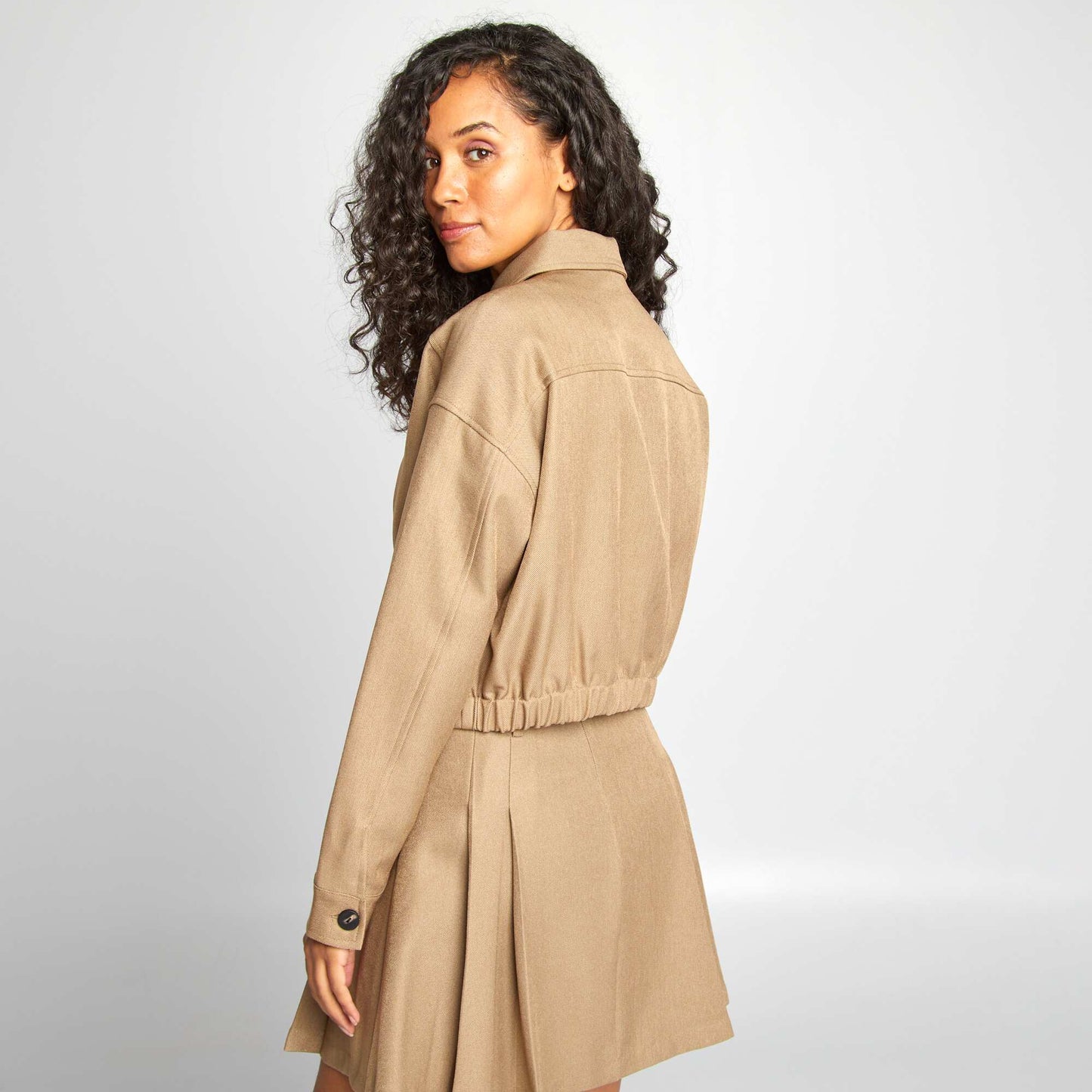 Veste courte à boutons BEIGE