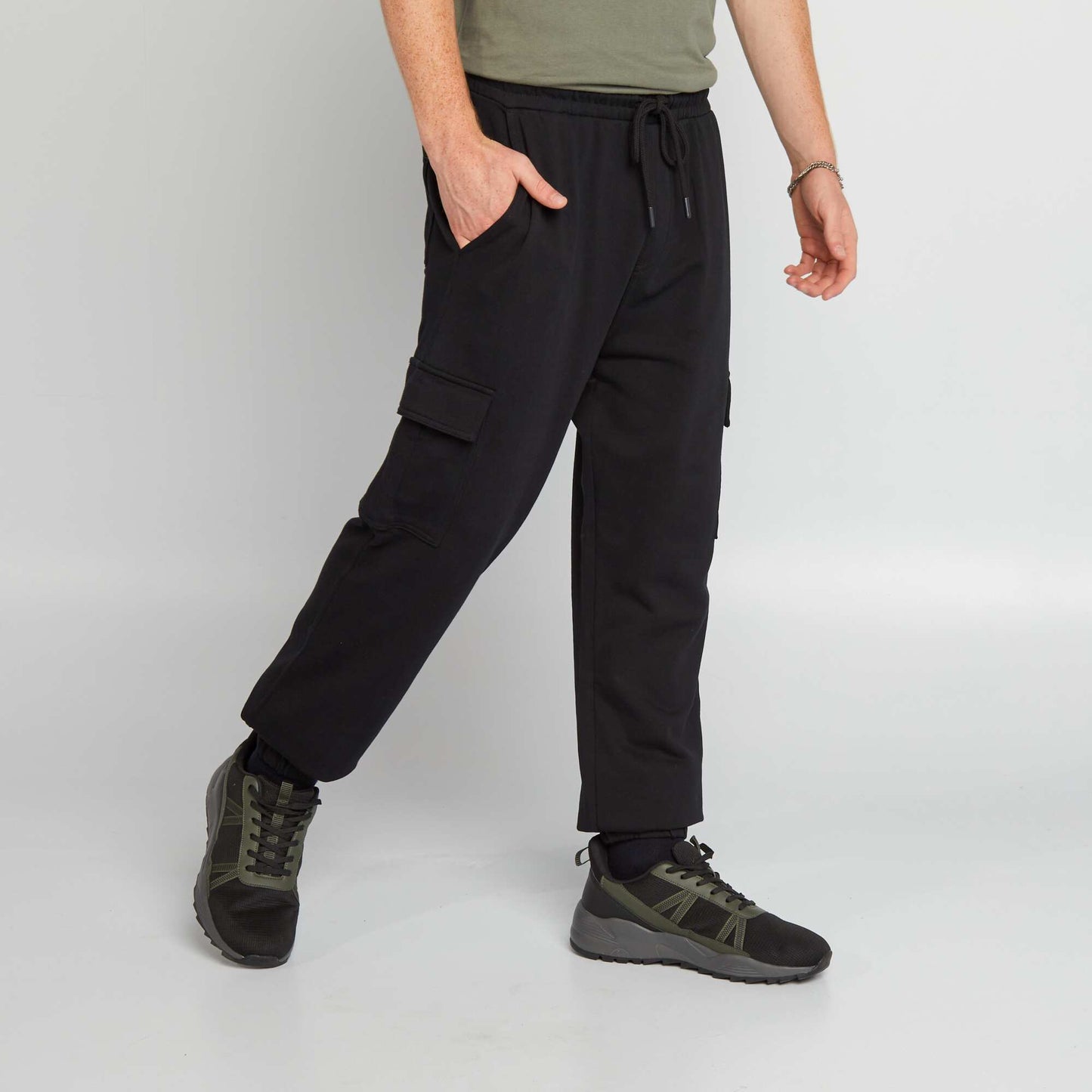Pantalon de jogging avec poches sur les côtés NOIR
