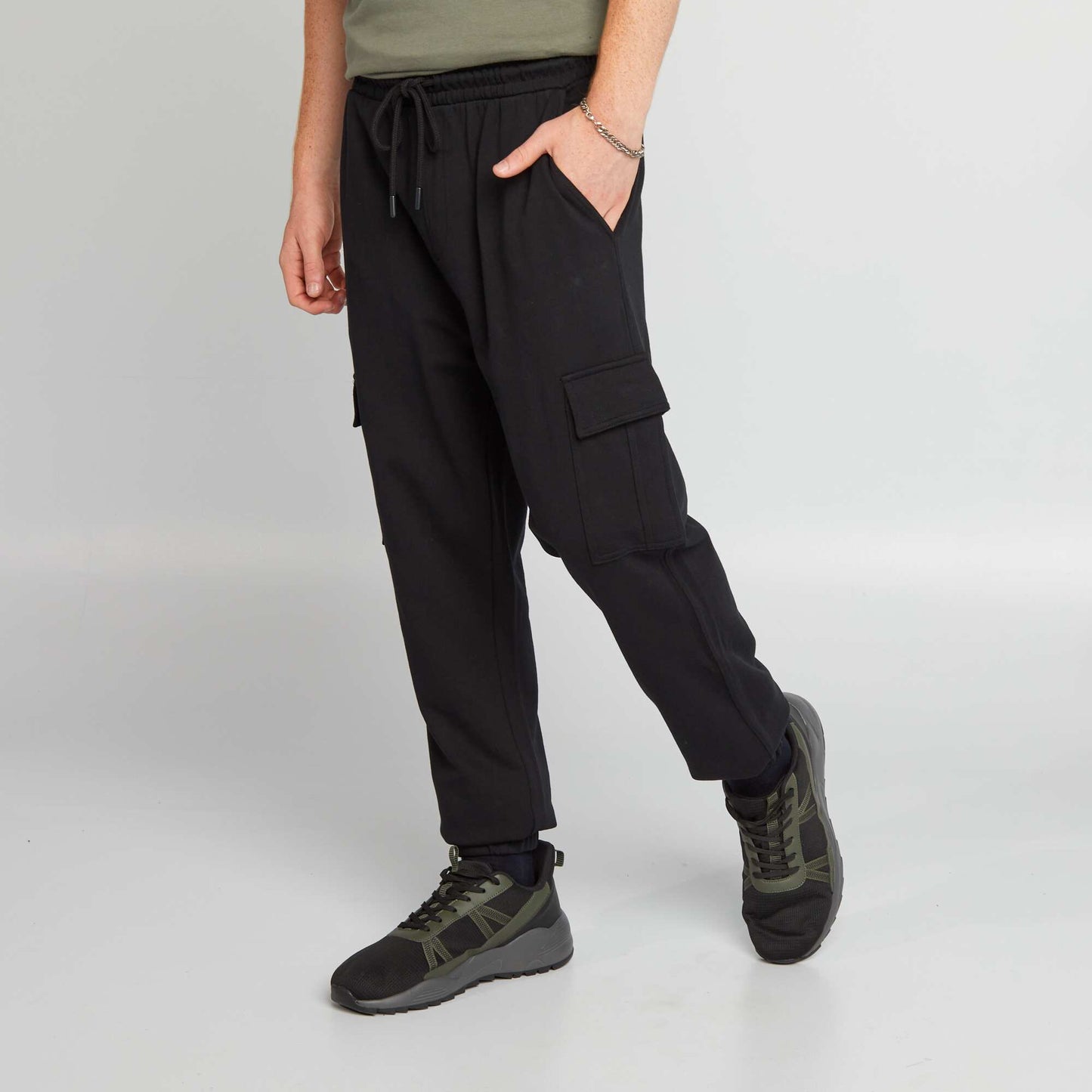 Pantalon de jogging avec poches sur les côtés NOIR