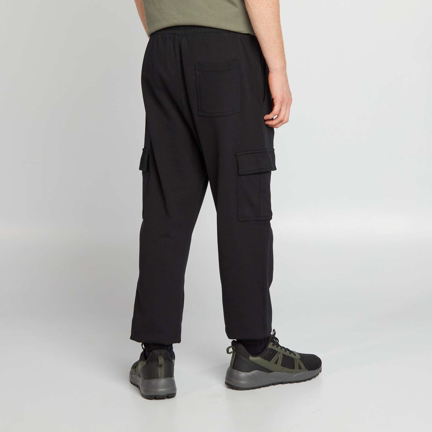 Pantalon de jogging avec poches sur les côtés NOIR