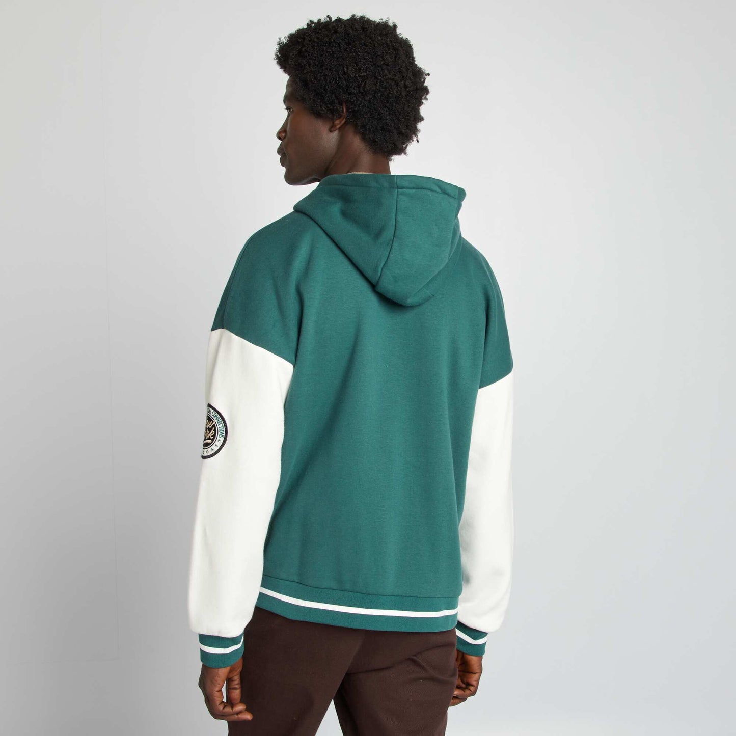 Sweat à capuche style campus Vert/blanc