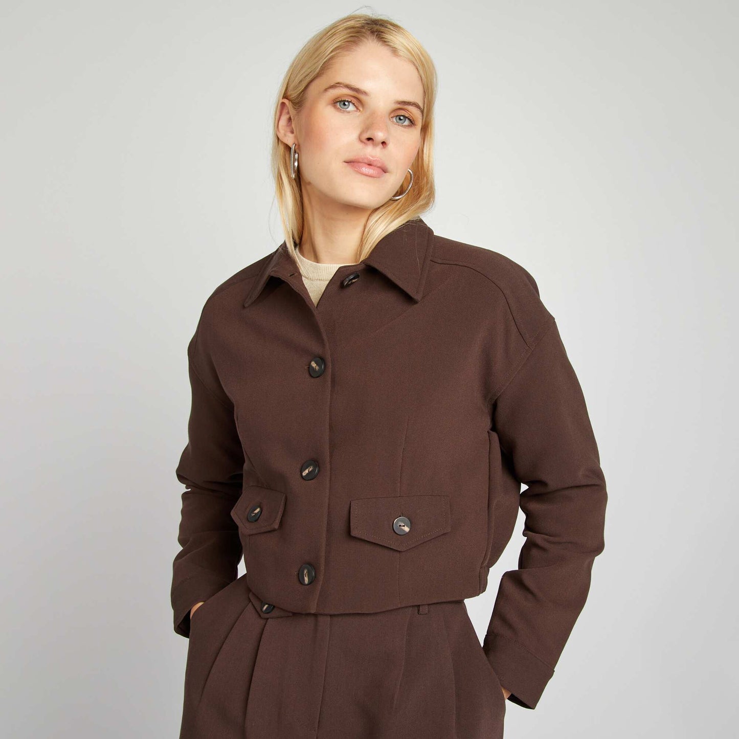 Veste courte à boutons MARRON