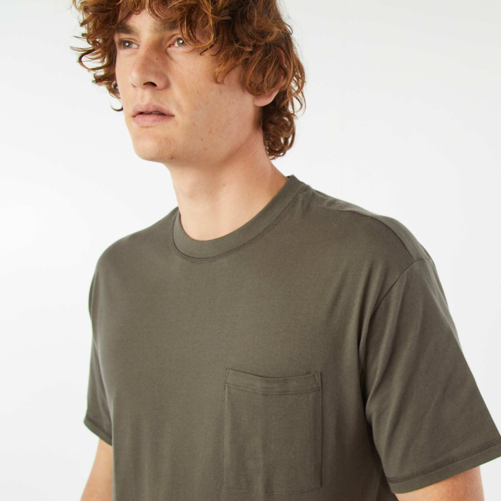 T-shirt uni avec poche poitrine KAKI