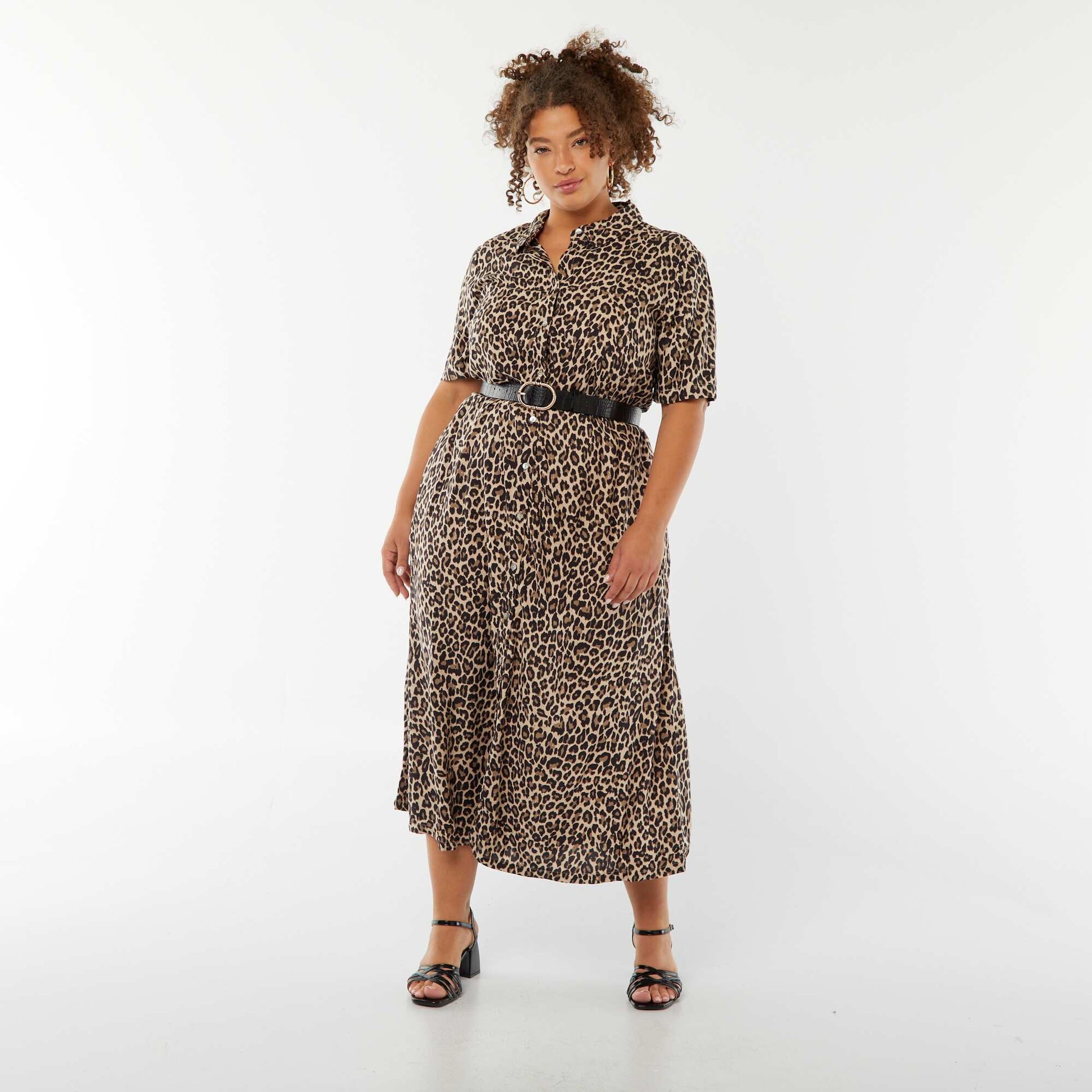 Robe chemise coupe longue à motif et manches courtes BEIGE