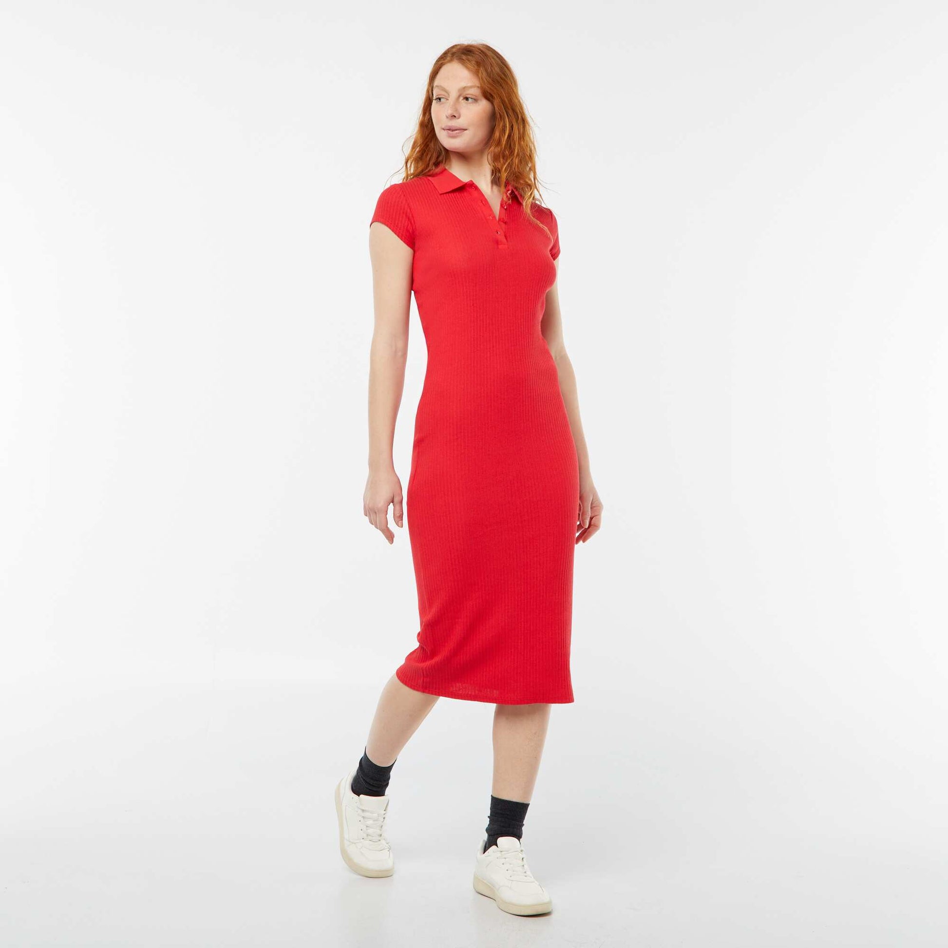 Robe midi côtelée avec un col polo ROUGE
