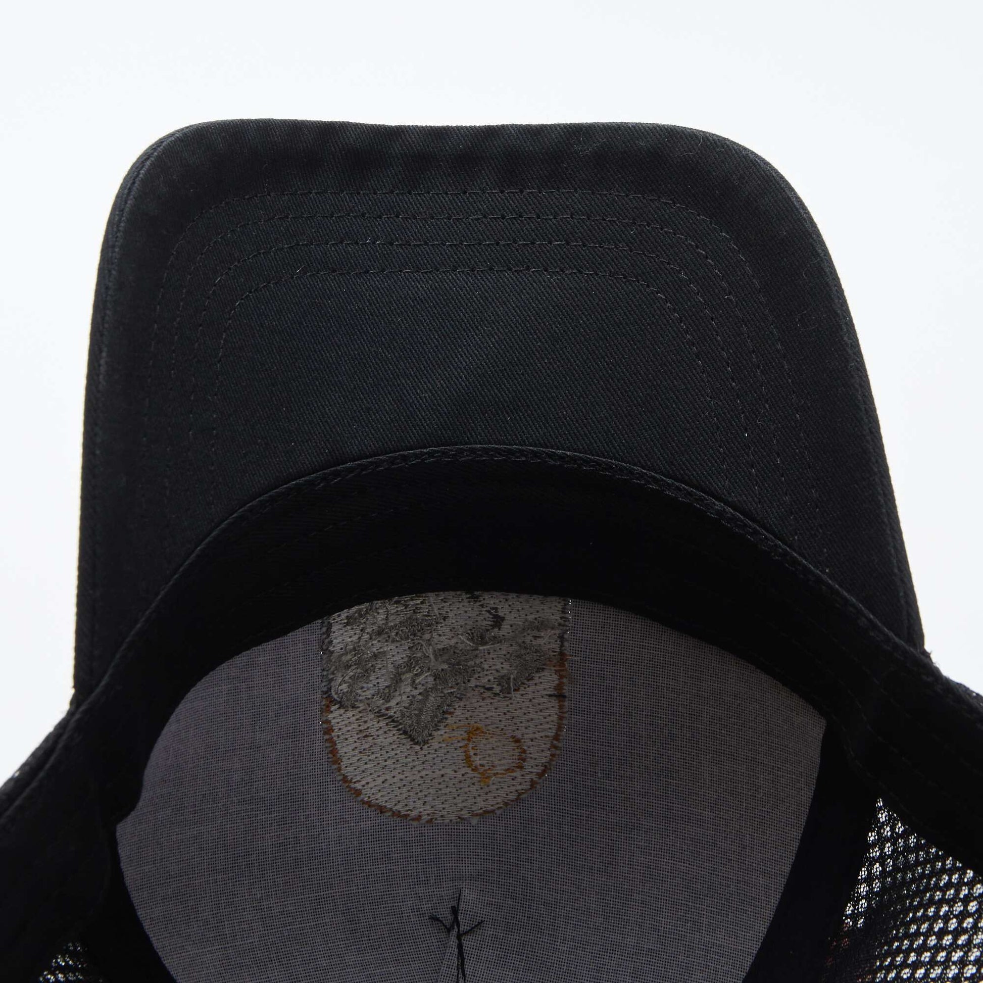 Casquette avec broderie NOIR