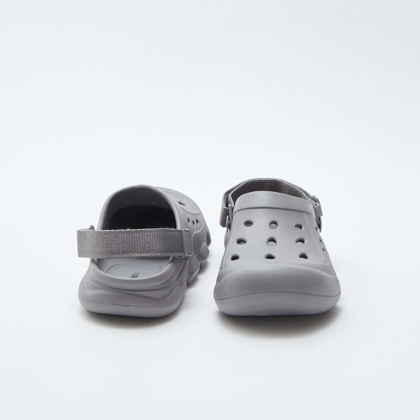 Sabots unis en plastique moulé GRIS