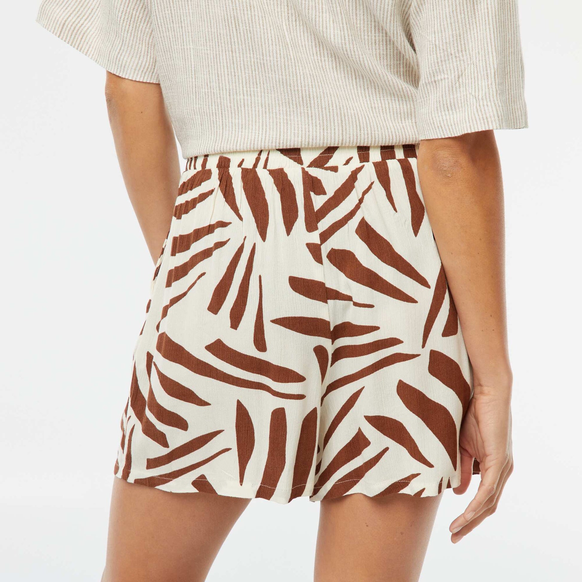 Short léger à motif et avec 2 poches BLANC