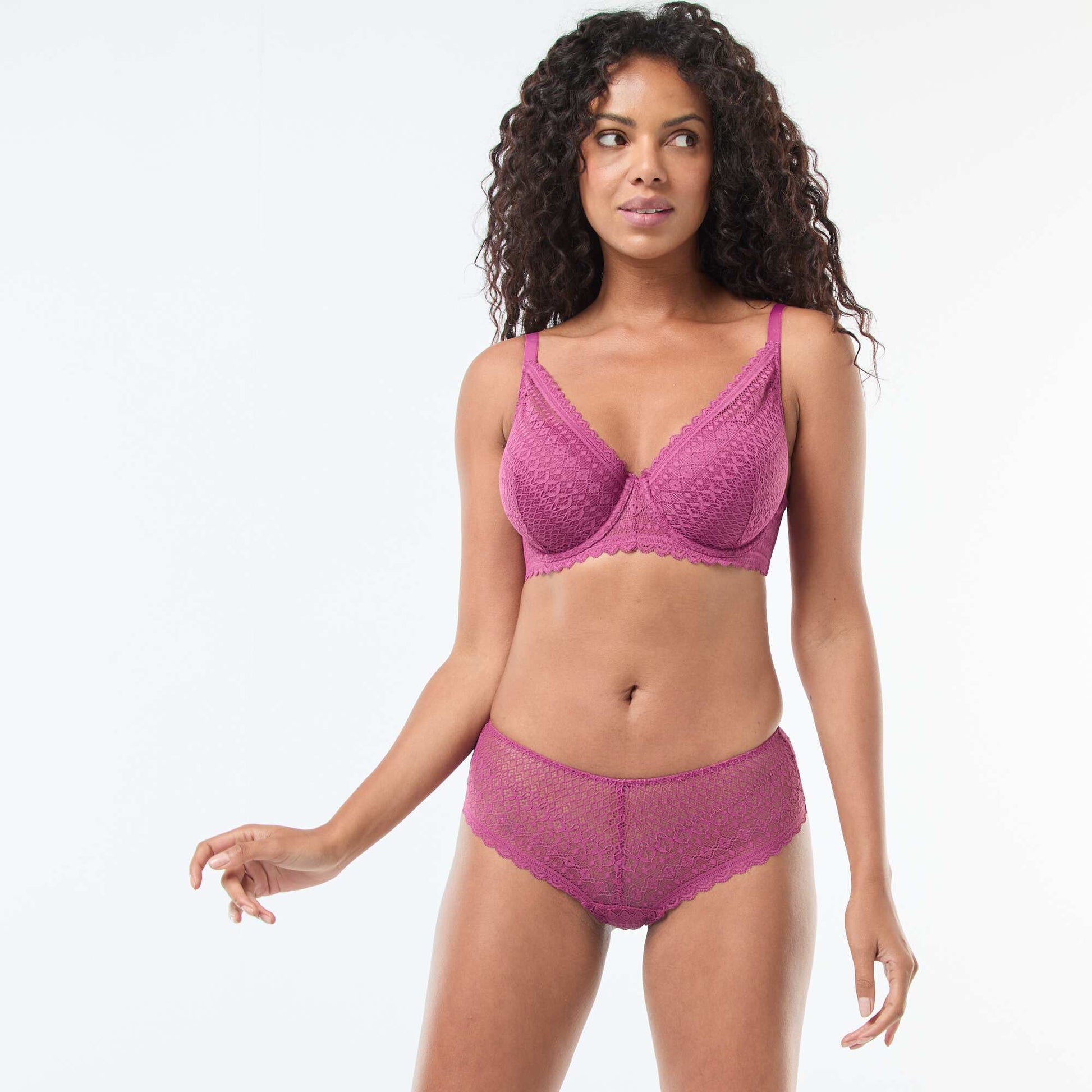 Soutien-gorge corbeille emboîtant en dentelle ROSE