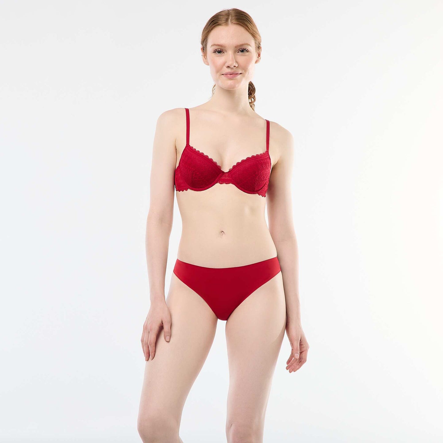 Culotte en microfibre et en dentelle ROUGE