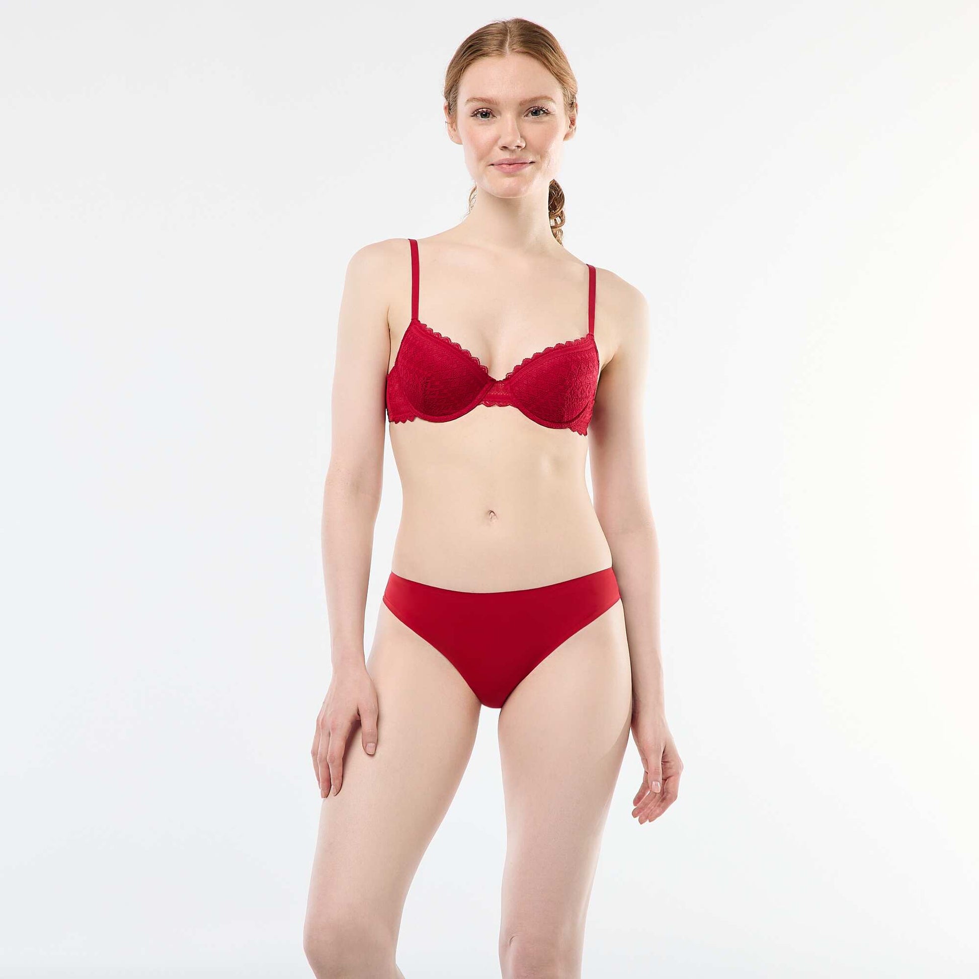 Culotte en microfibre et en dentelle ROUGE
