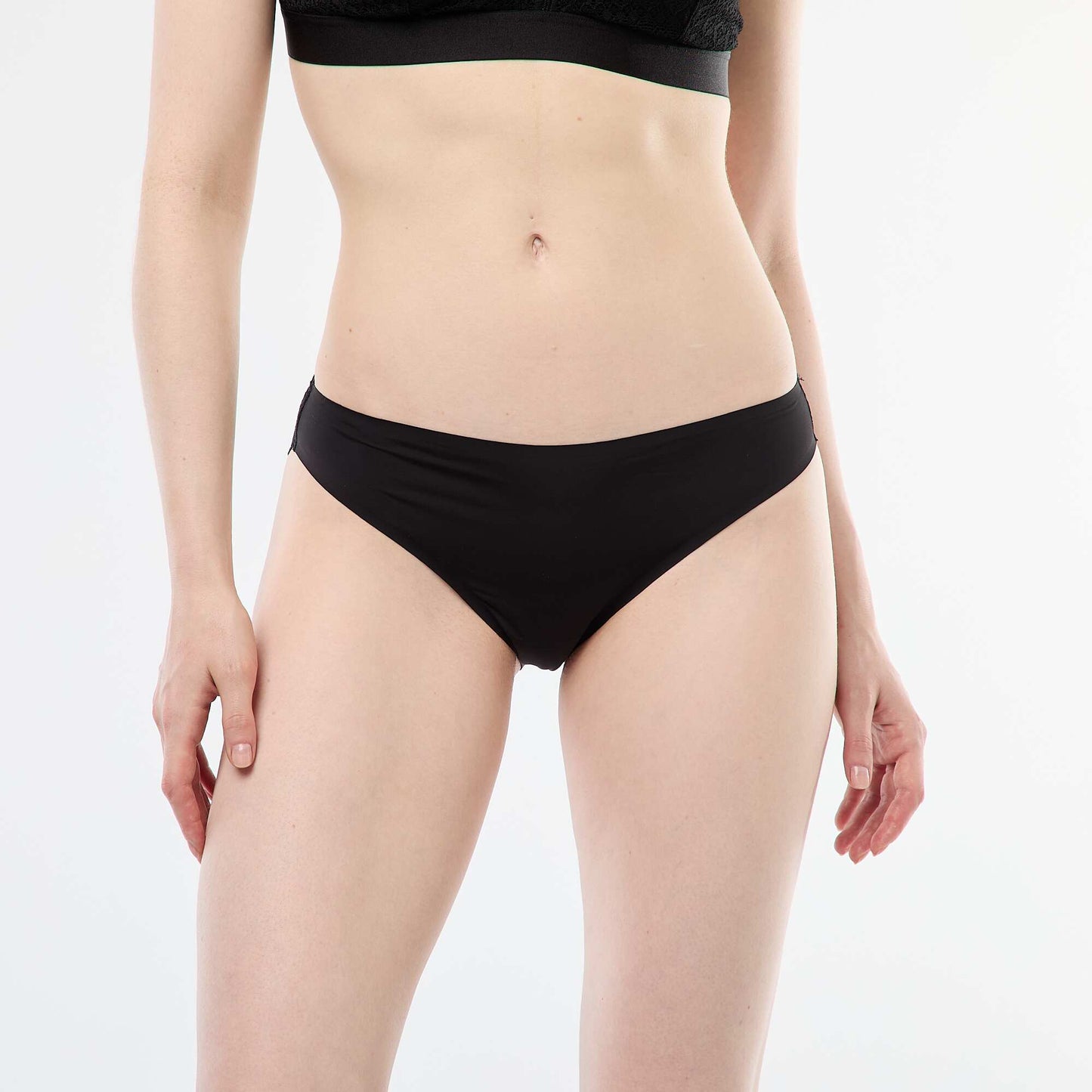 Culotte en microfibre et en dentelle NOIR