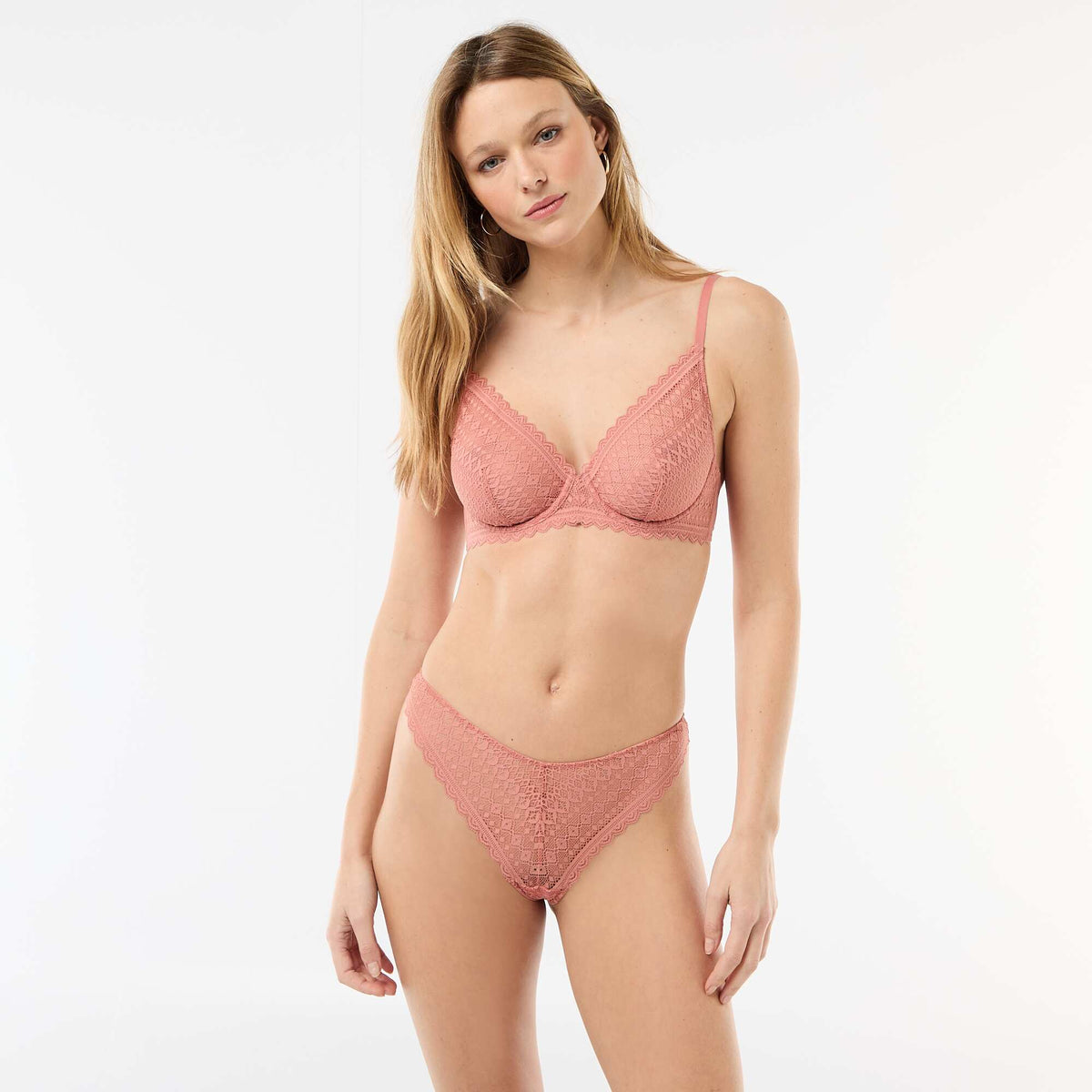 Tanga en dentelle ROSE