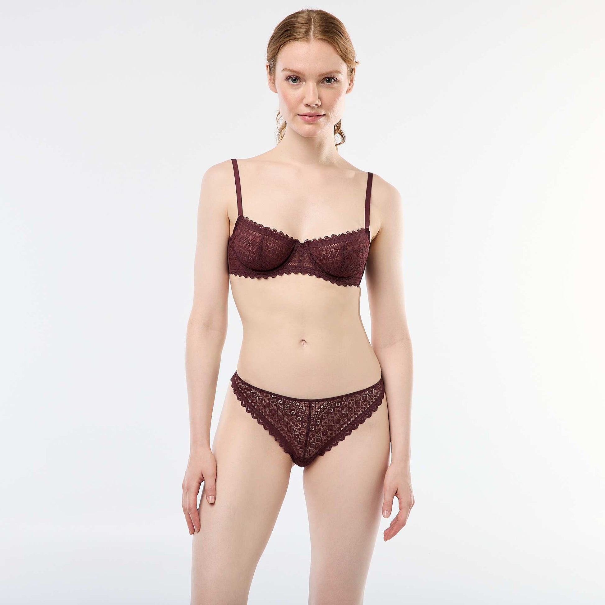 Tanga en dentelle MARRON