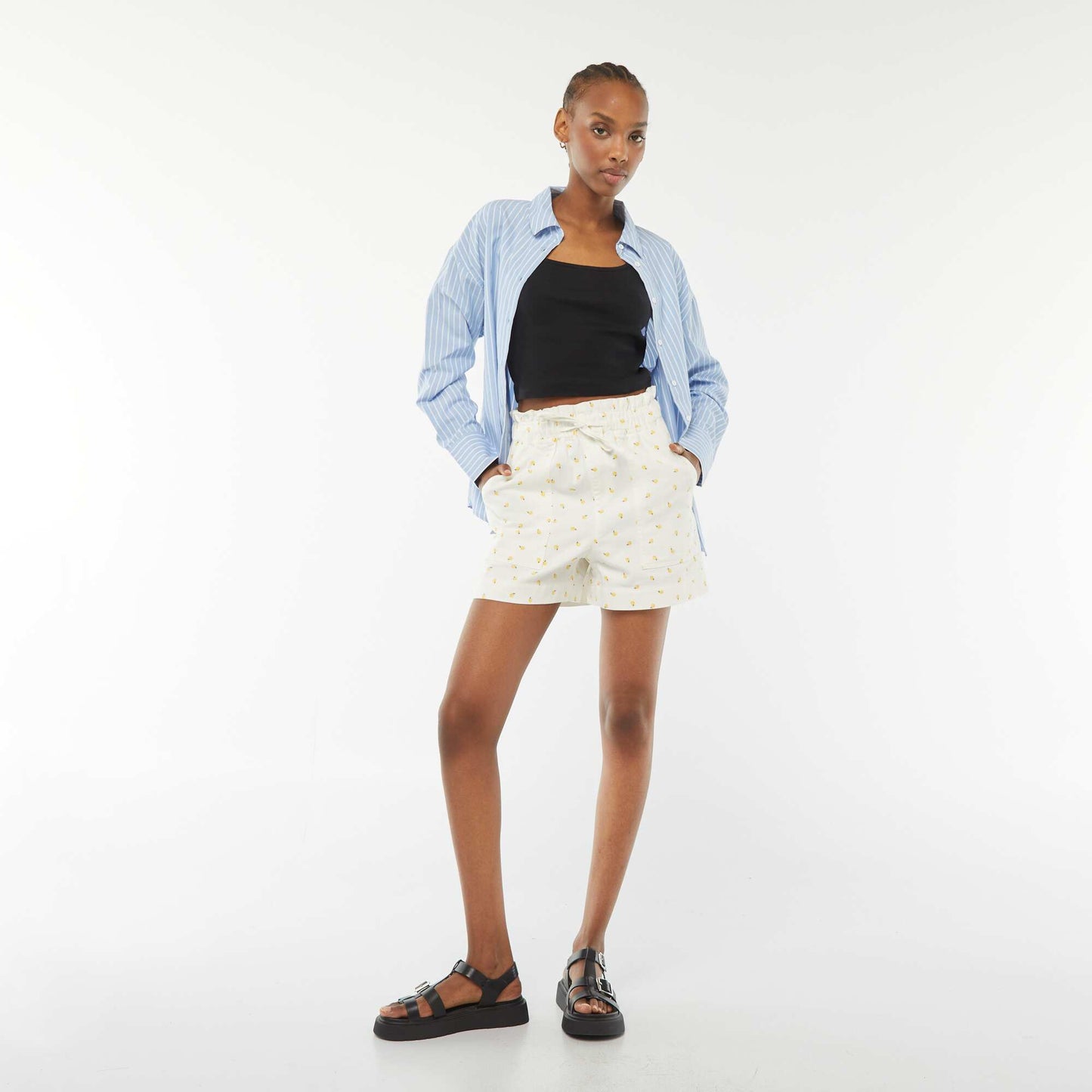 Short court en denim avec grandes poches plaquées BLANC/JAUNE