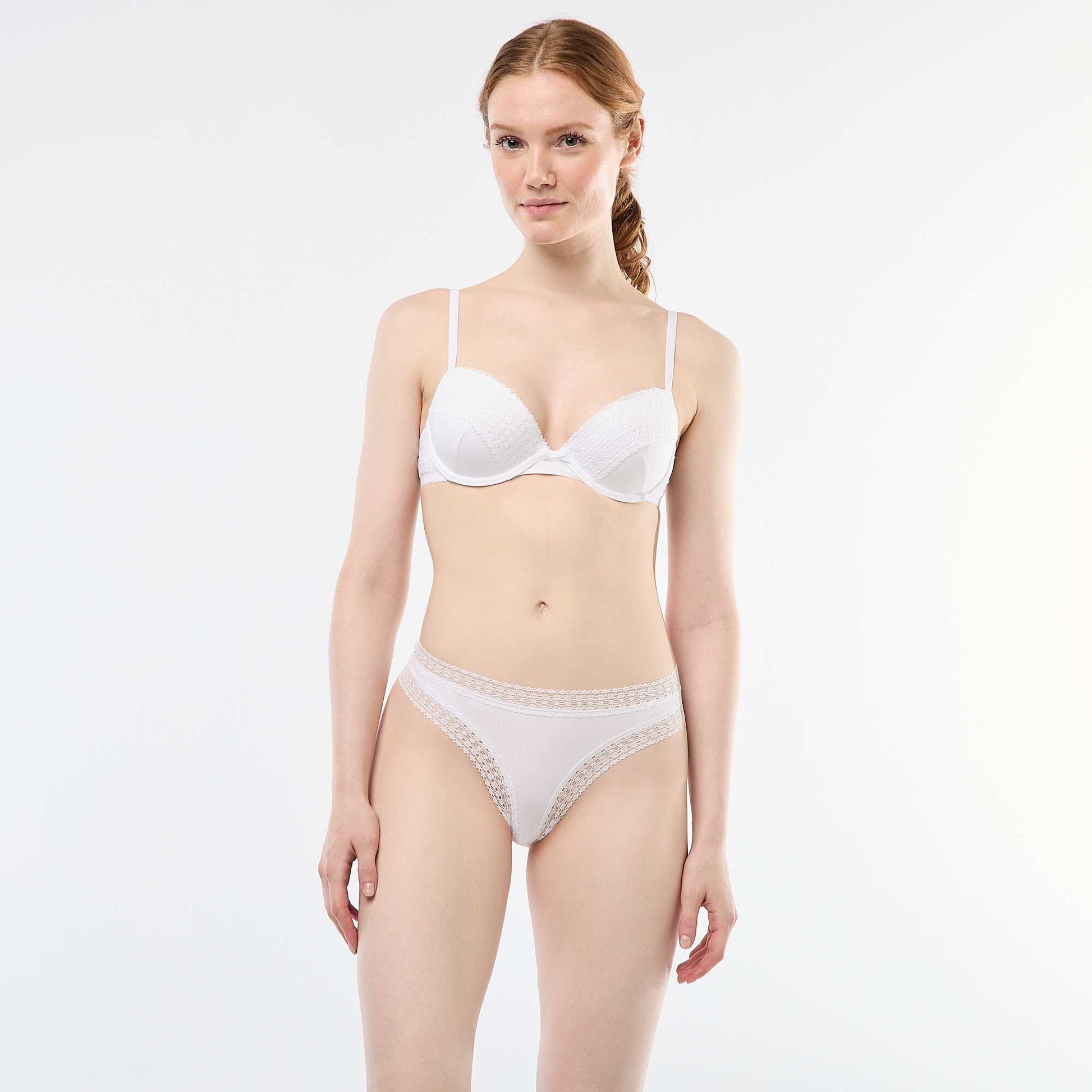 Tanga côtelé avec bords en dentelle BLANC