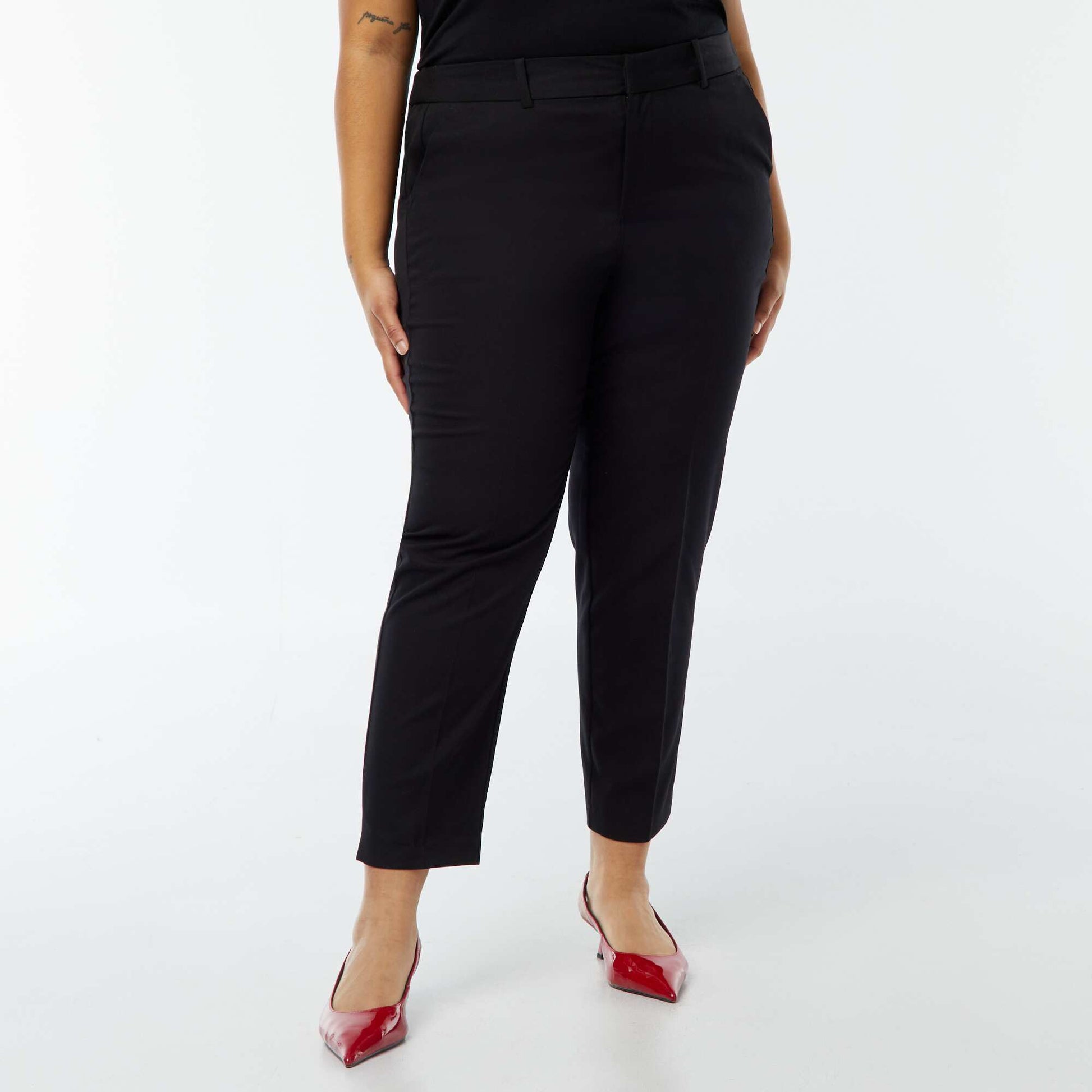 Pantalon cigarette avec ouverture par crochet et zippée NOIR