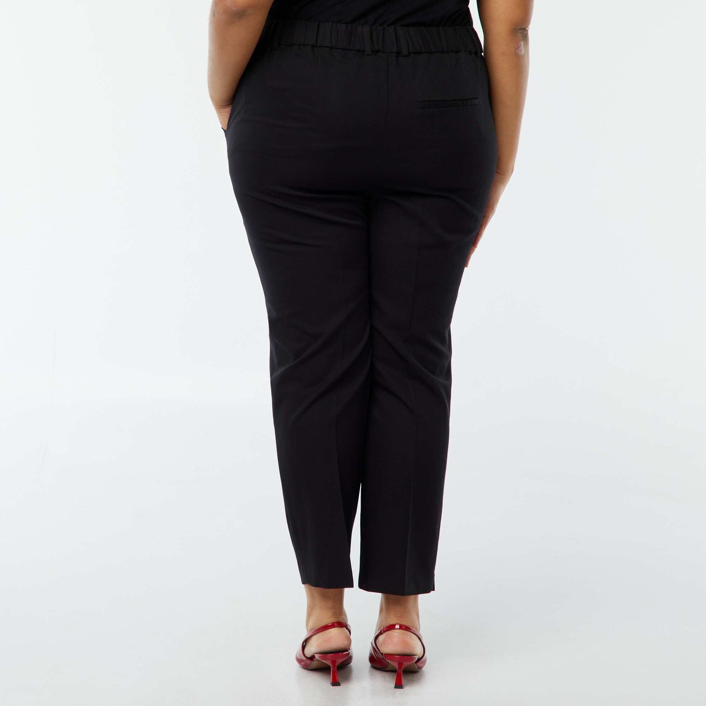 Pantalon cigarette avec ouverture par crochet et zippée NOIR