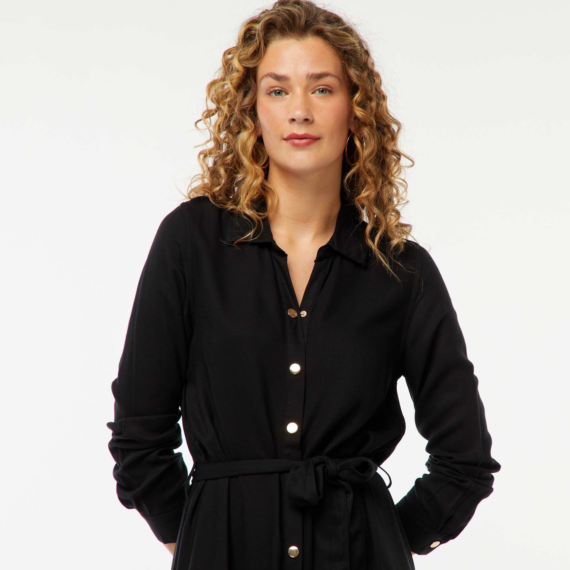Robe longue chemise imprimée avec ceinture NOIR