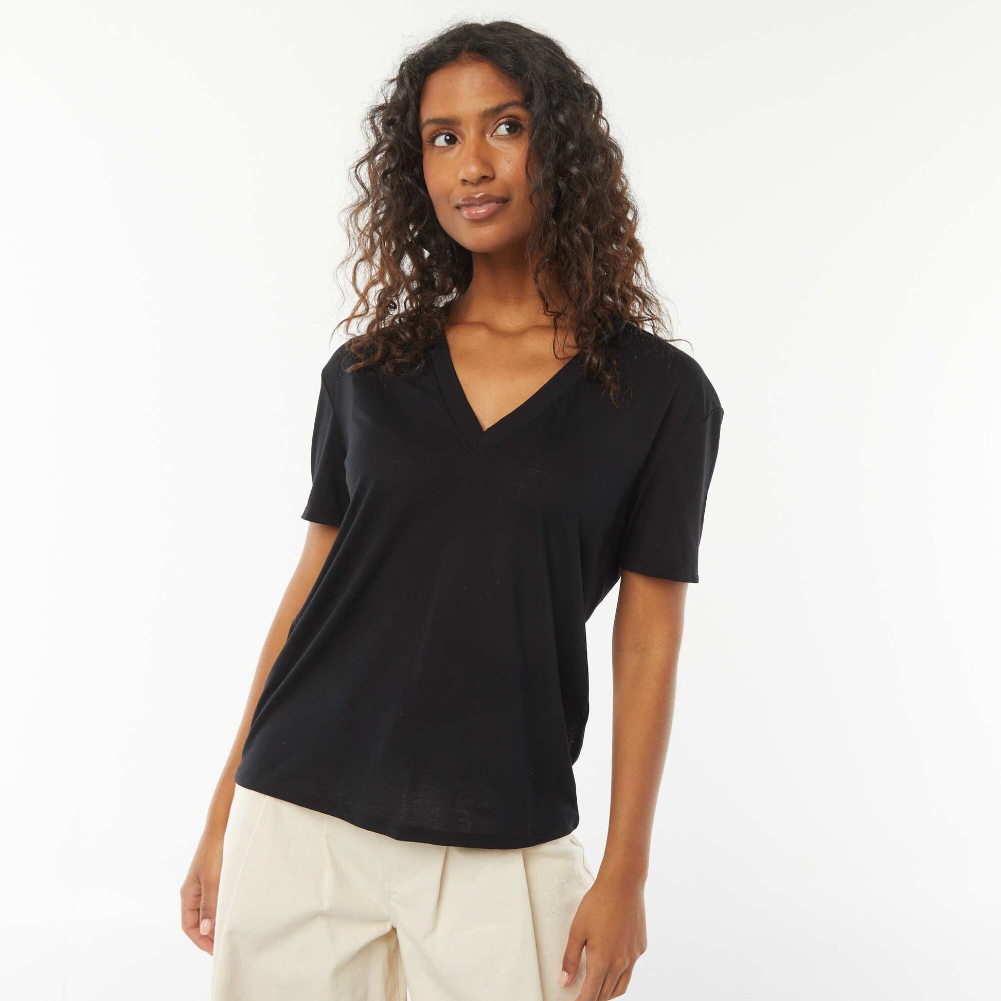 Tee-shirt manches courtes avec encolure en V NOIR