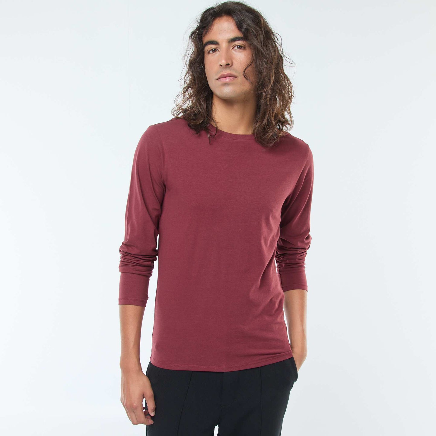 T-shirt uni à manches longues et col rond ROUGE